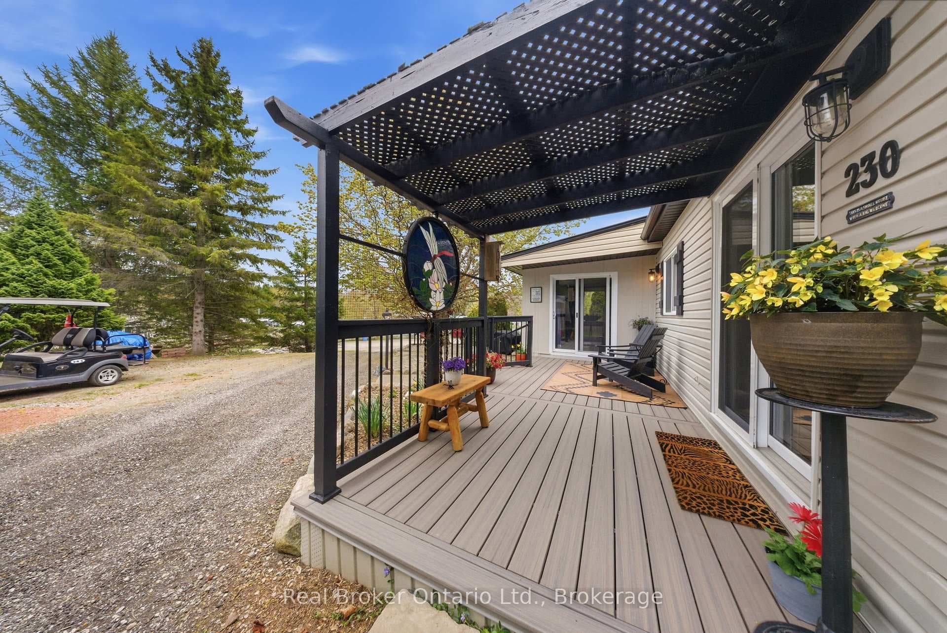230 Mountain Ash Road photo 4