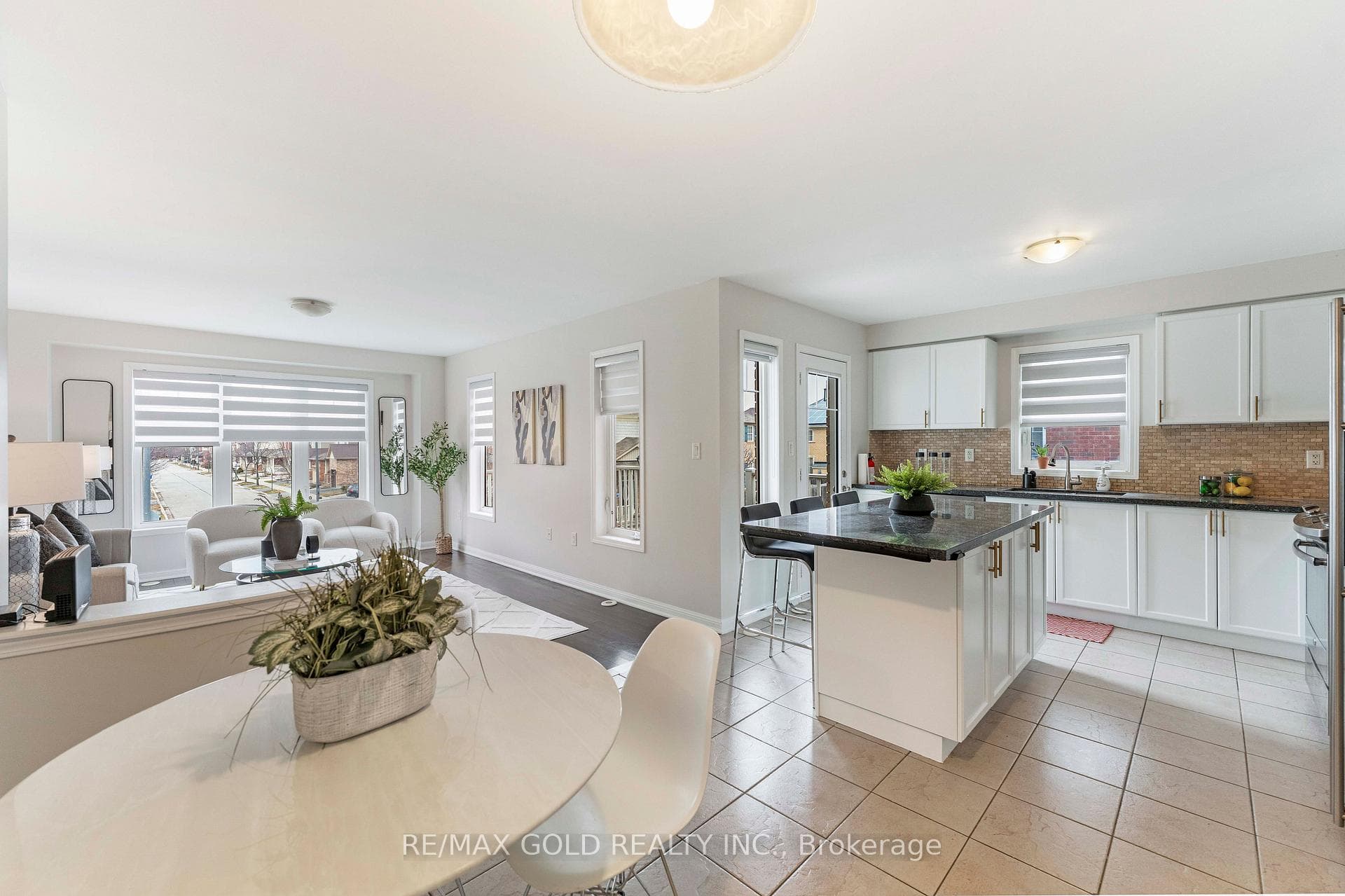 323 Dymott Avenue photo 15