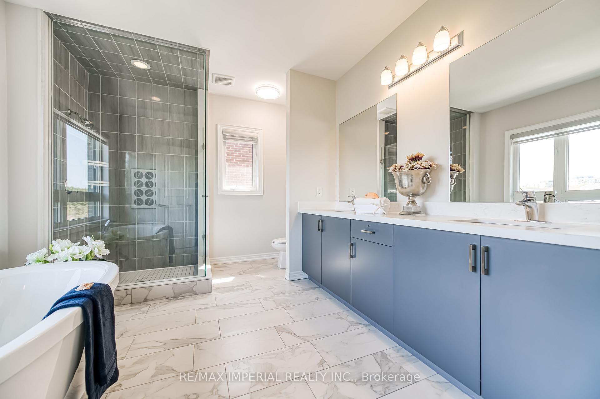 170 SCRIVENER Drive photo 34
