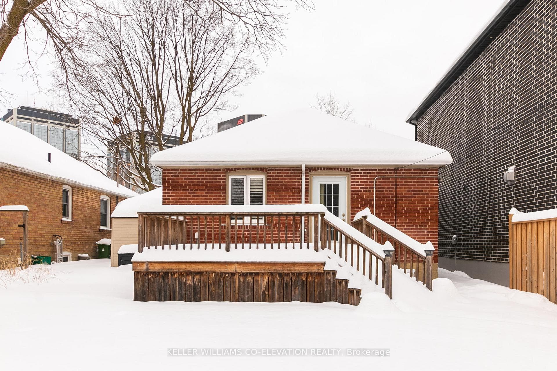 131 Meadowvale Drive photo 37
