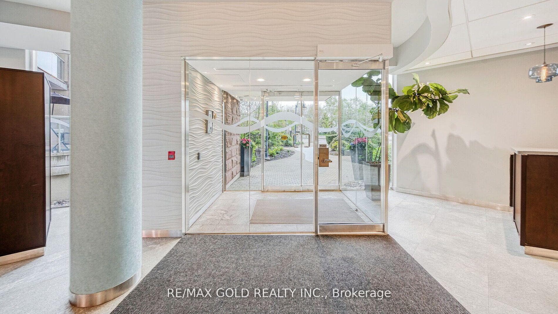 550 Queens Quay Unit 509 photo 28