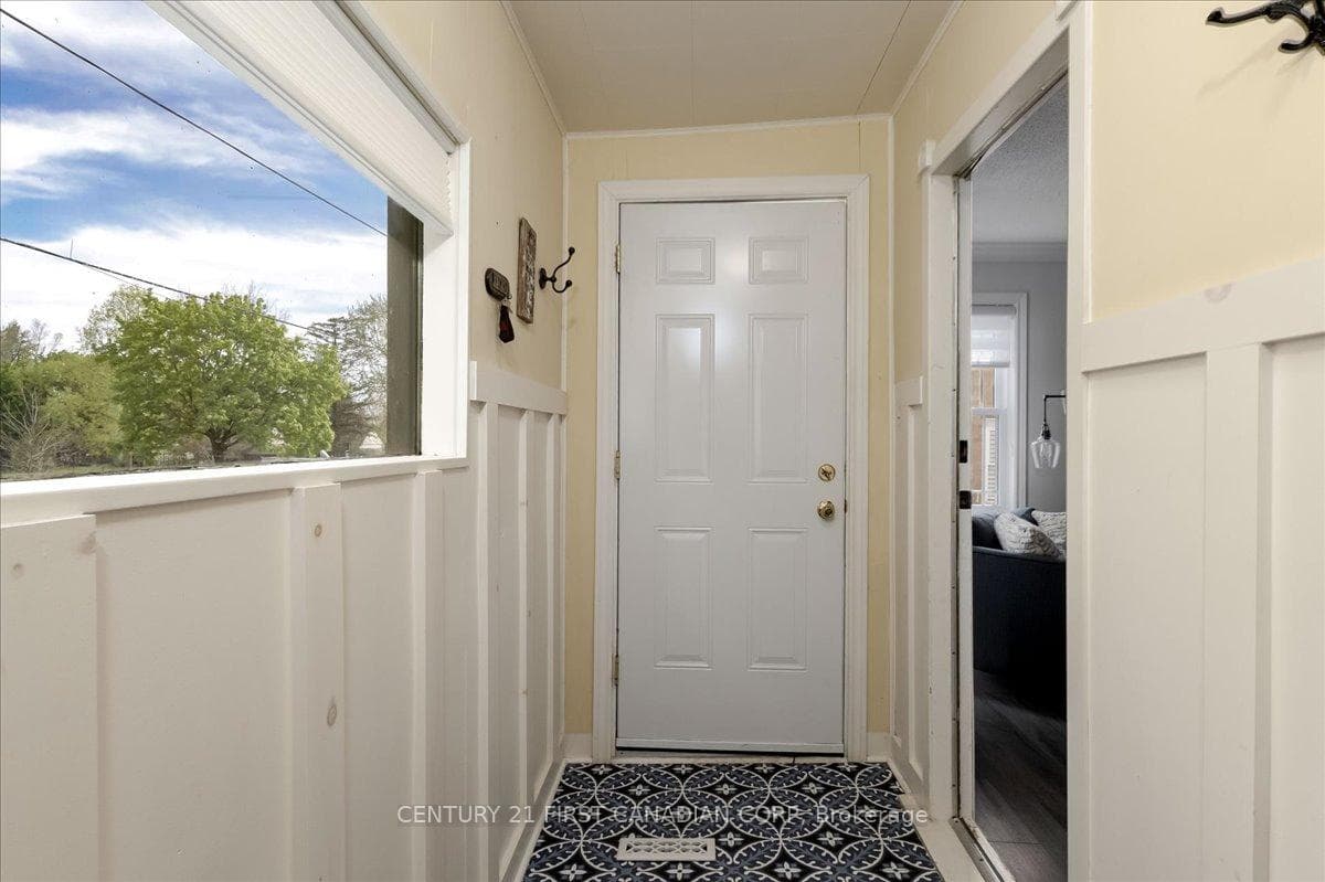 747 Whetter Avenue photo 7