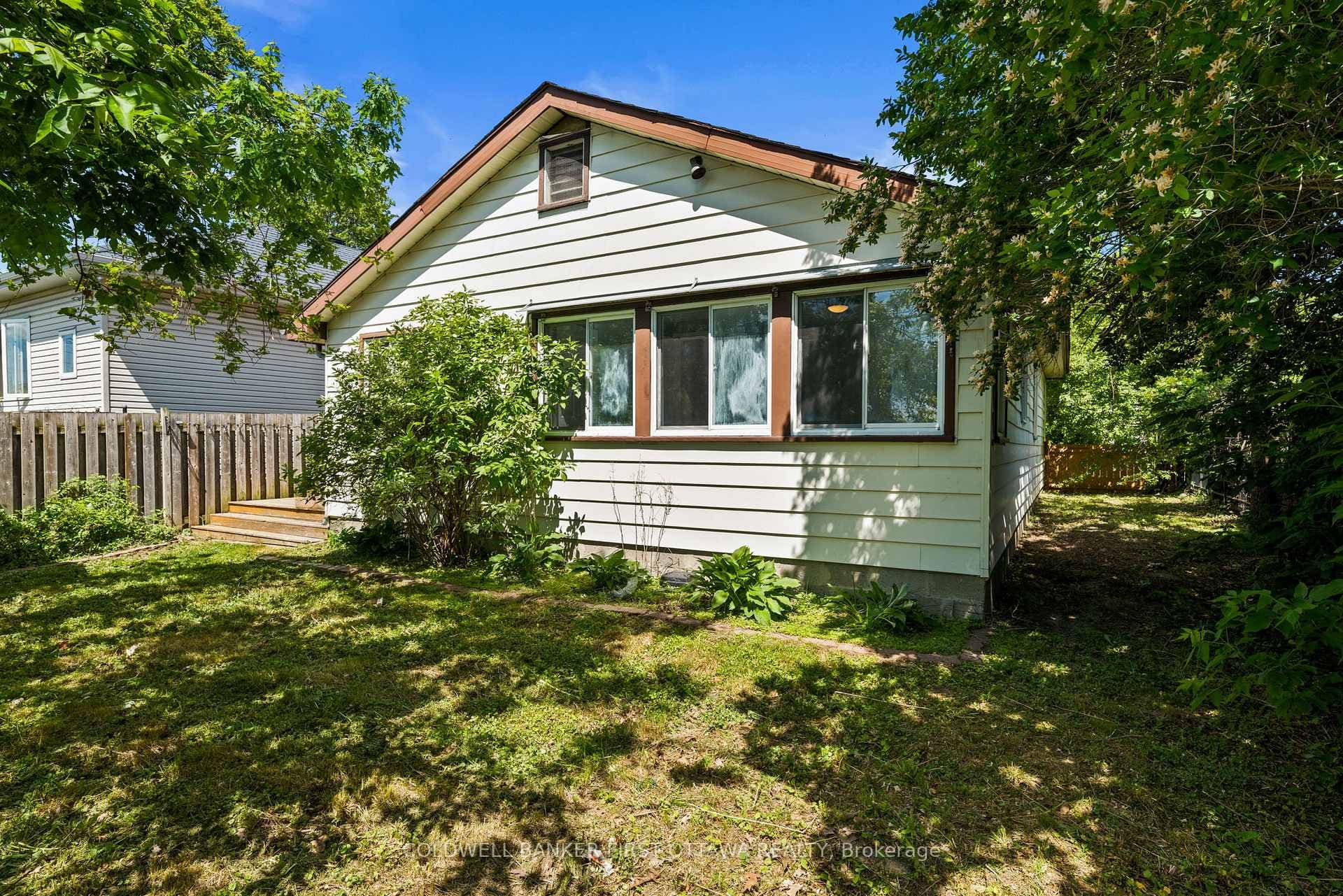 Both back bedrooms w view into the backyard.