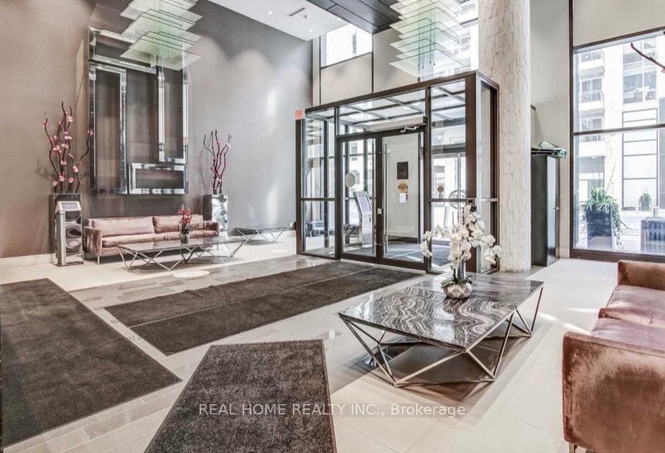 9205 Yonge Street Unit 1407 photo 5