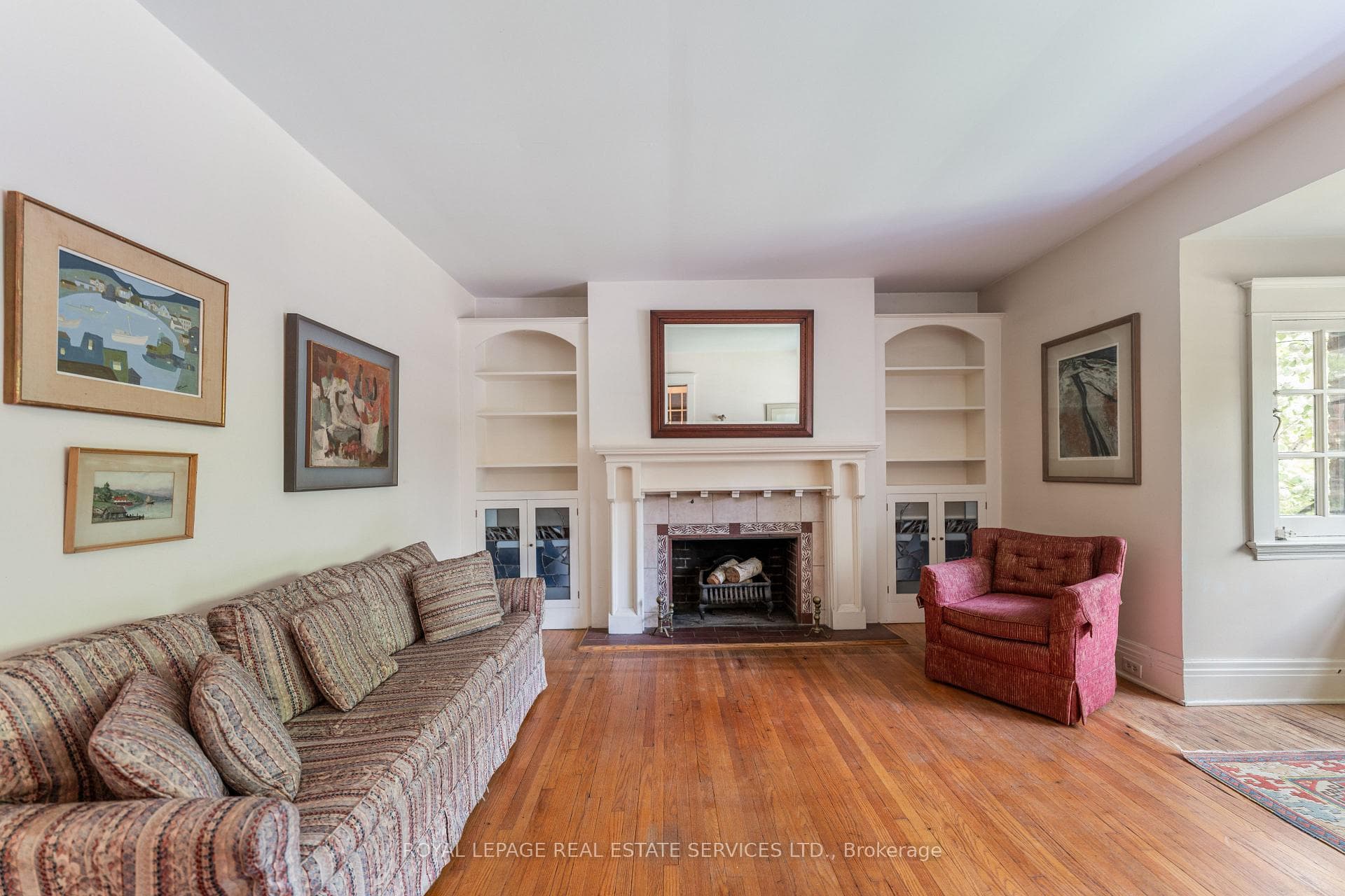 124 Roxborough Drive photo 3