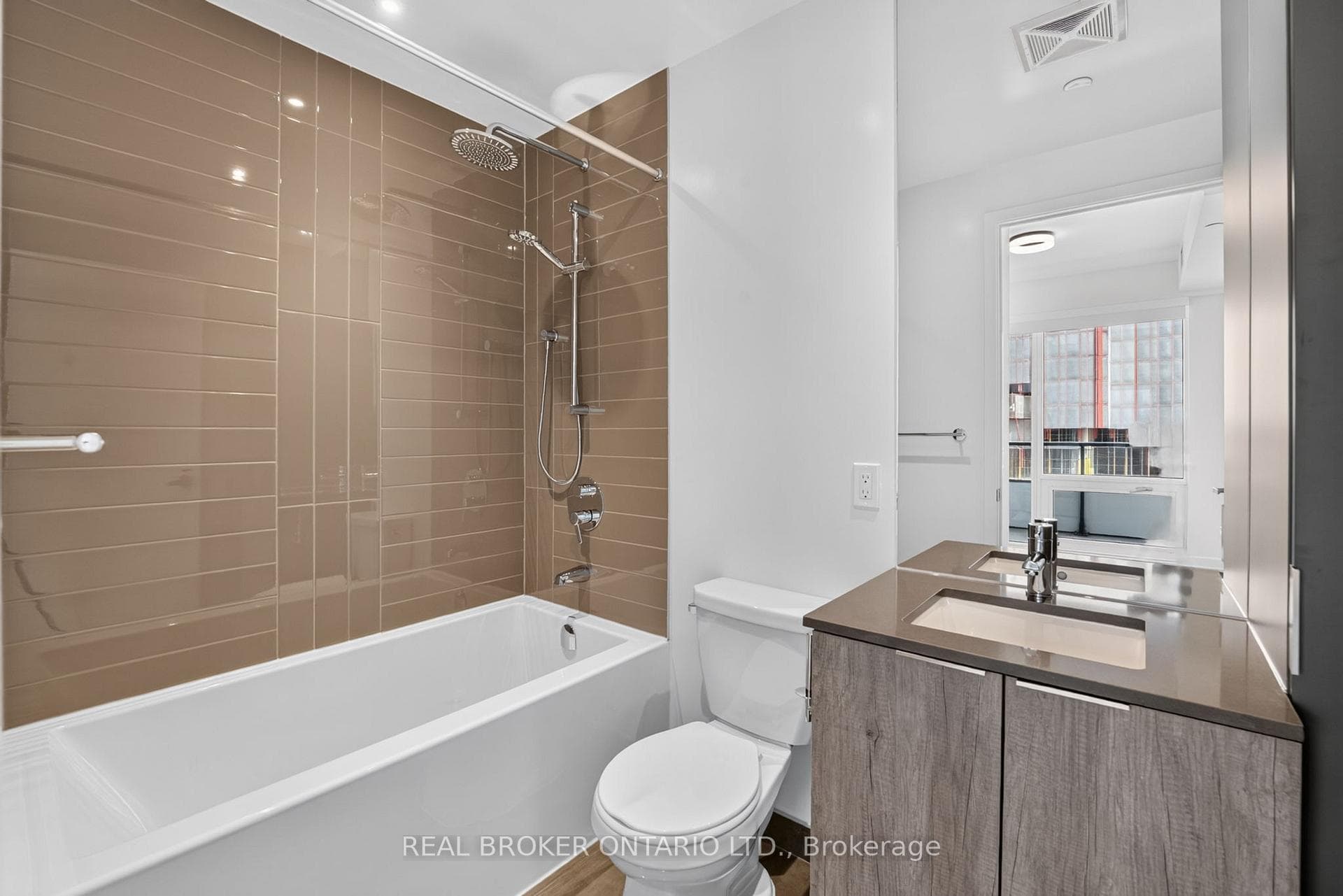 448 Burnhamthorpe Road Unit 4111 photo 9