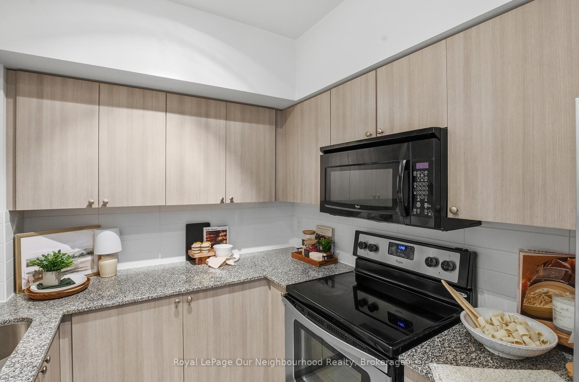 1235 BAYLY Street Unit 301 photo 8