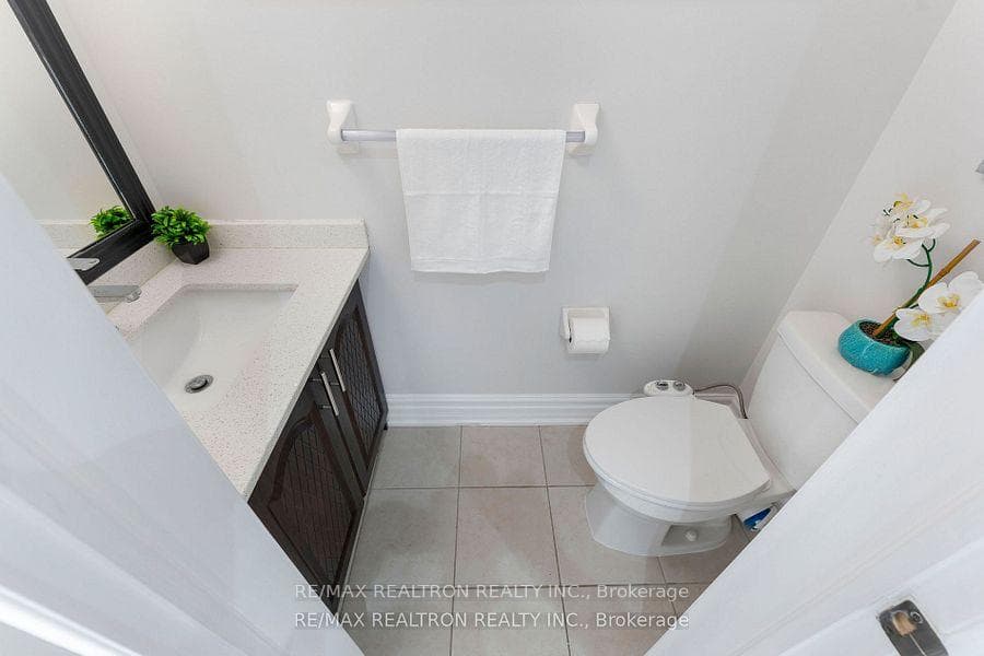 4 Andrew Green Crescent photo 16