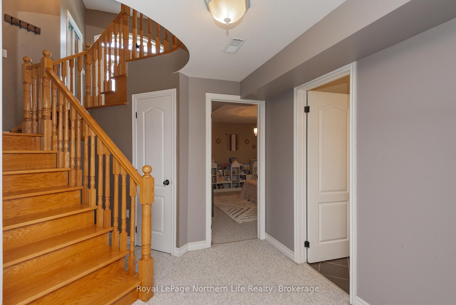 413 Pearce Street photo 33