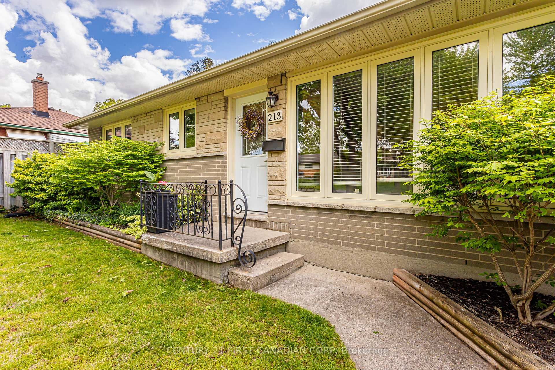 213 Manitoulin Drive photo 4