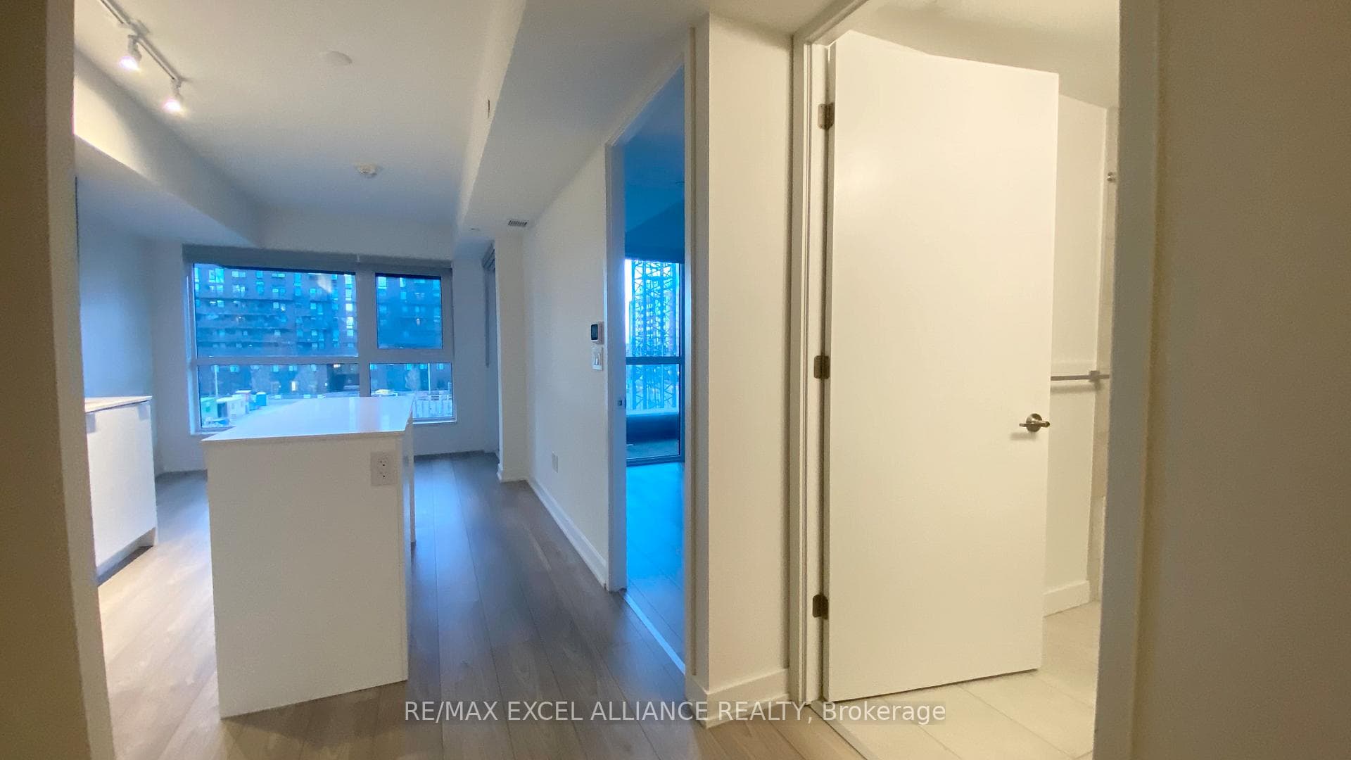 8 Tippett Road Unit 330 photo 21