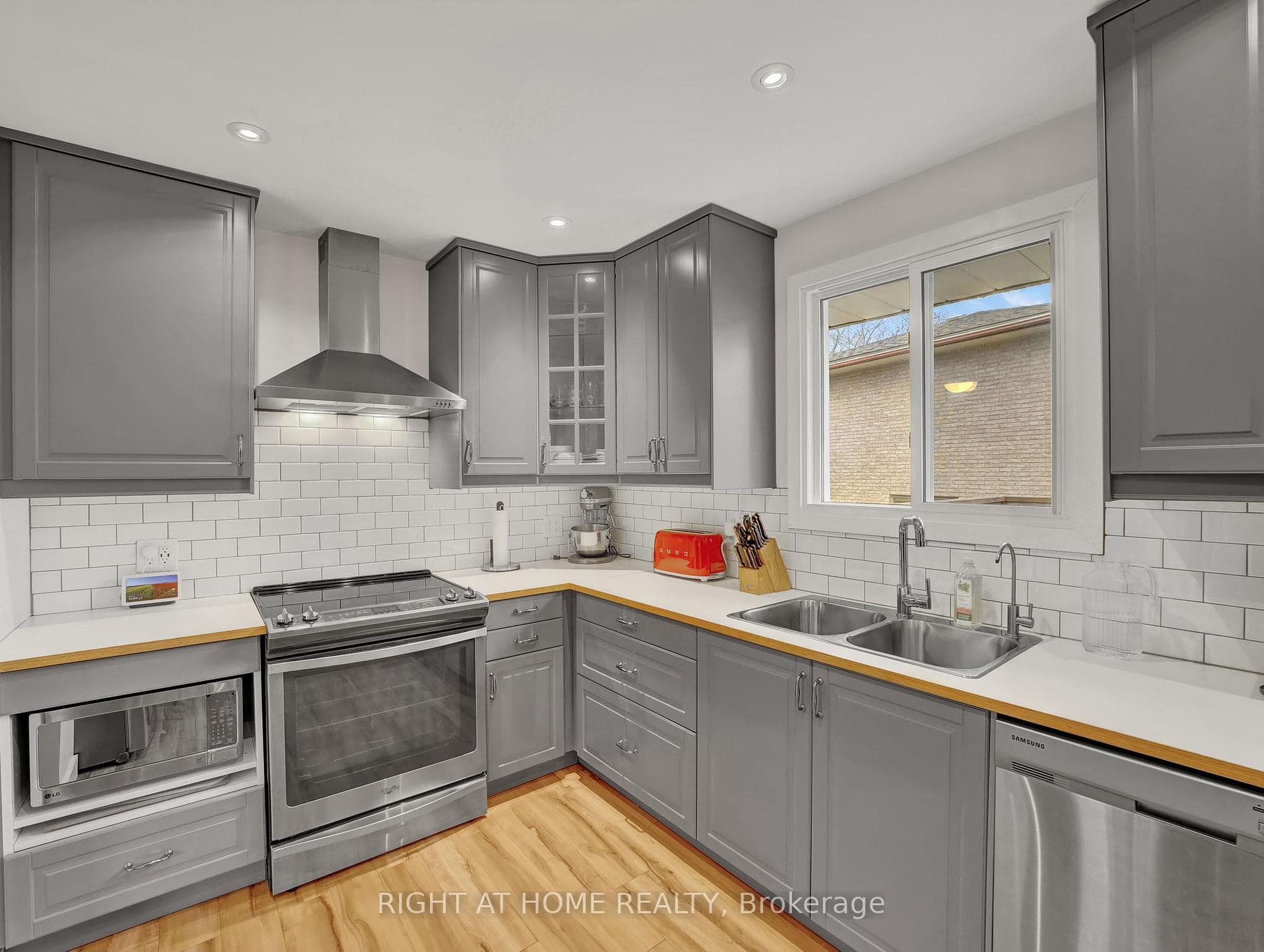 2 CHARTWELL CRES N/A photo 12