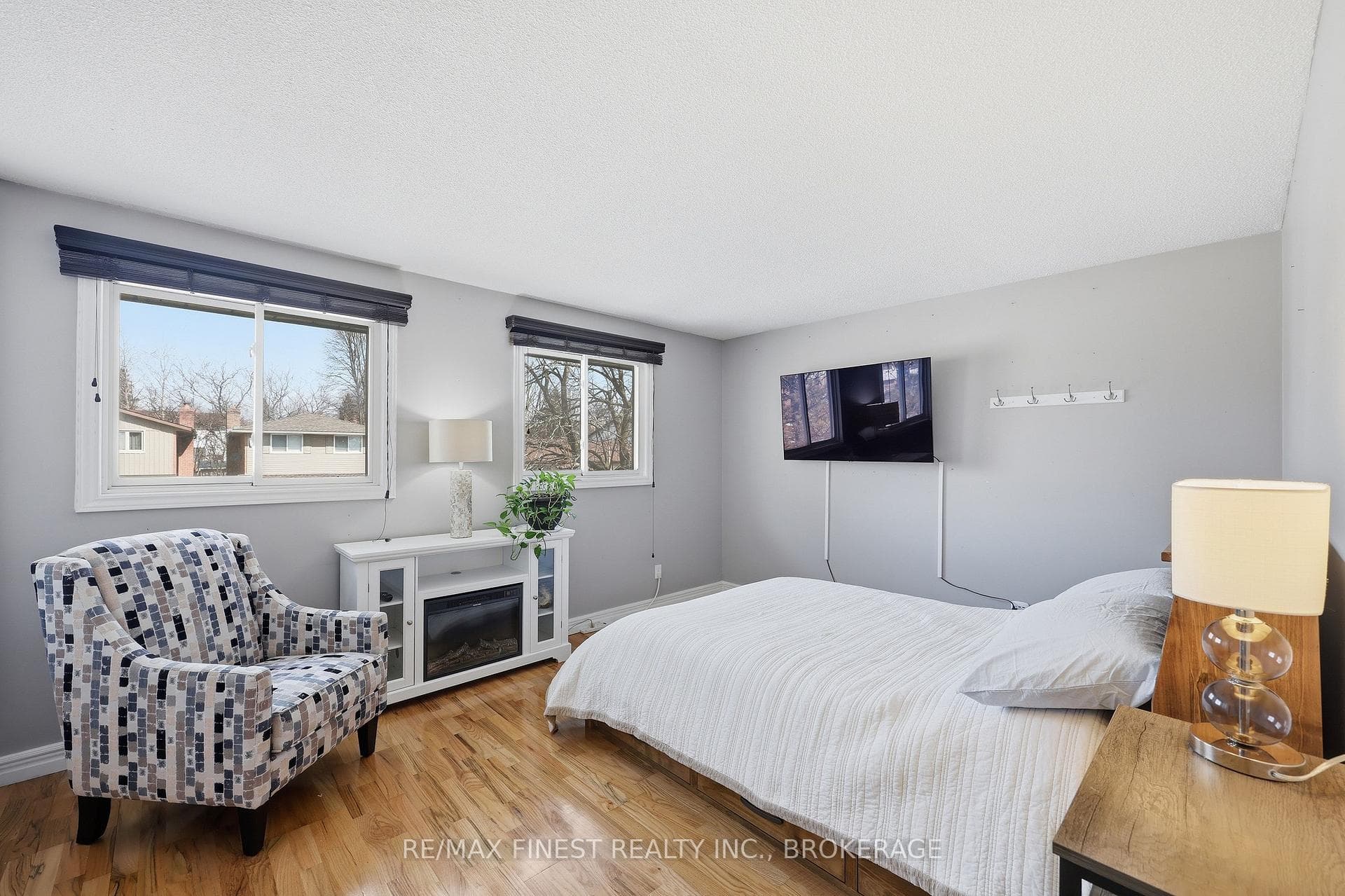 888 Sandringham Place photo 23