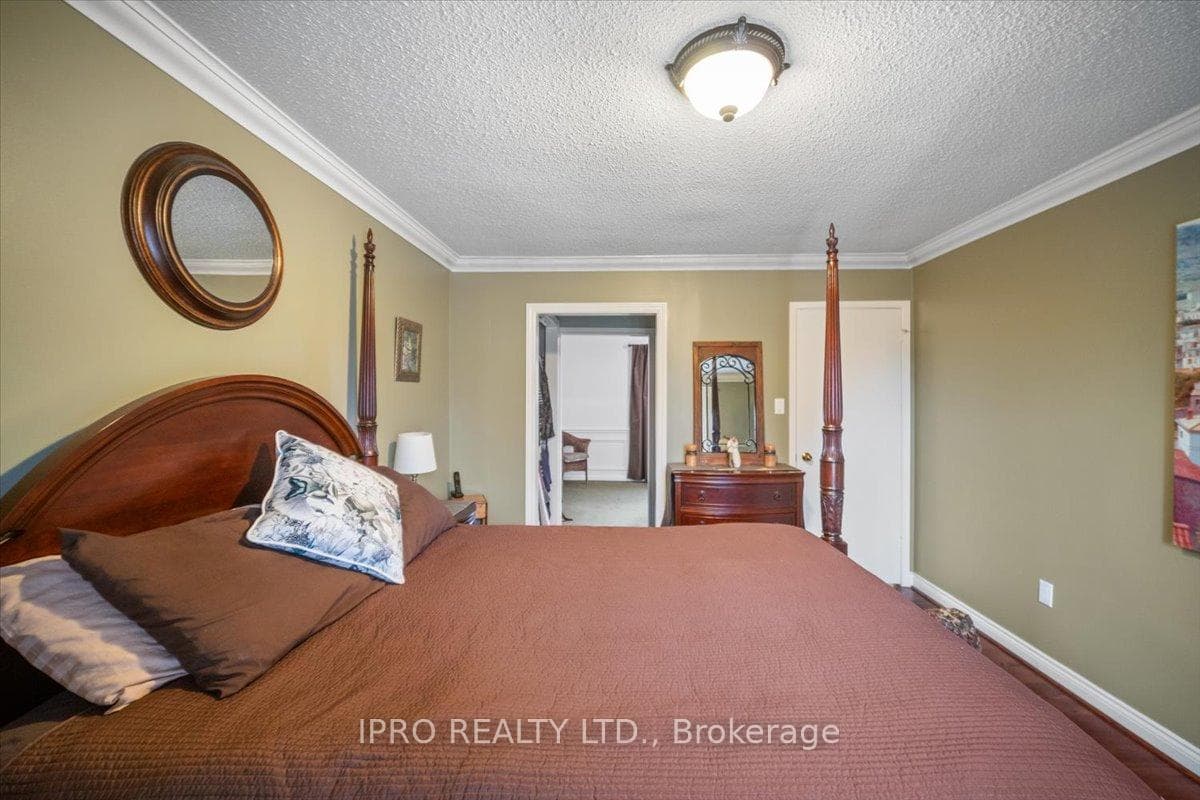 72 Madelaine Crescent photo 27
