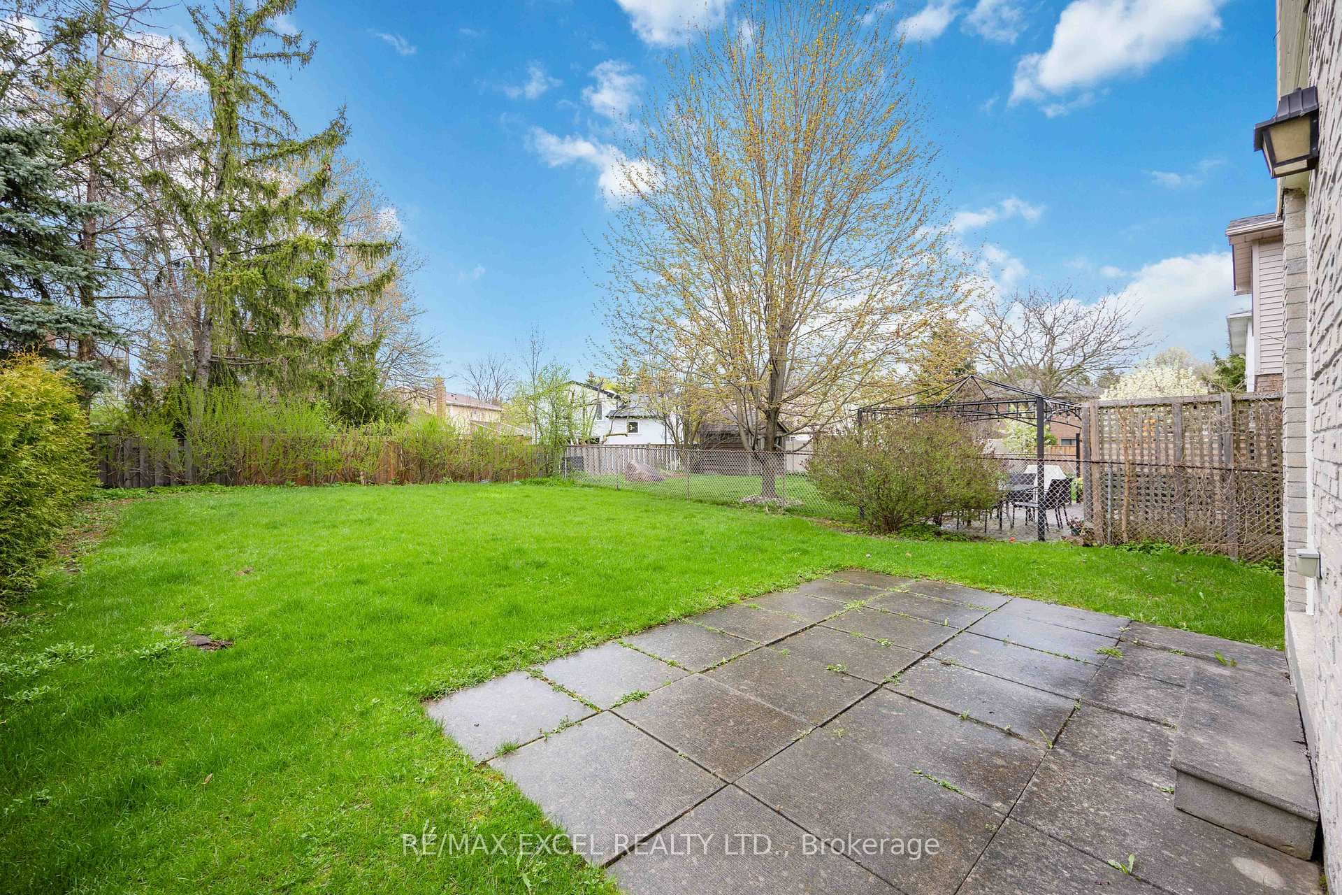 8 Holm Crescent photo 38