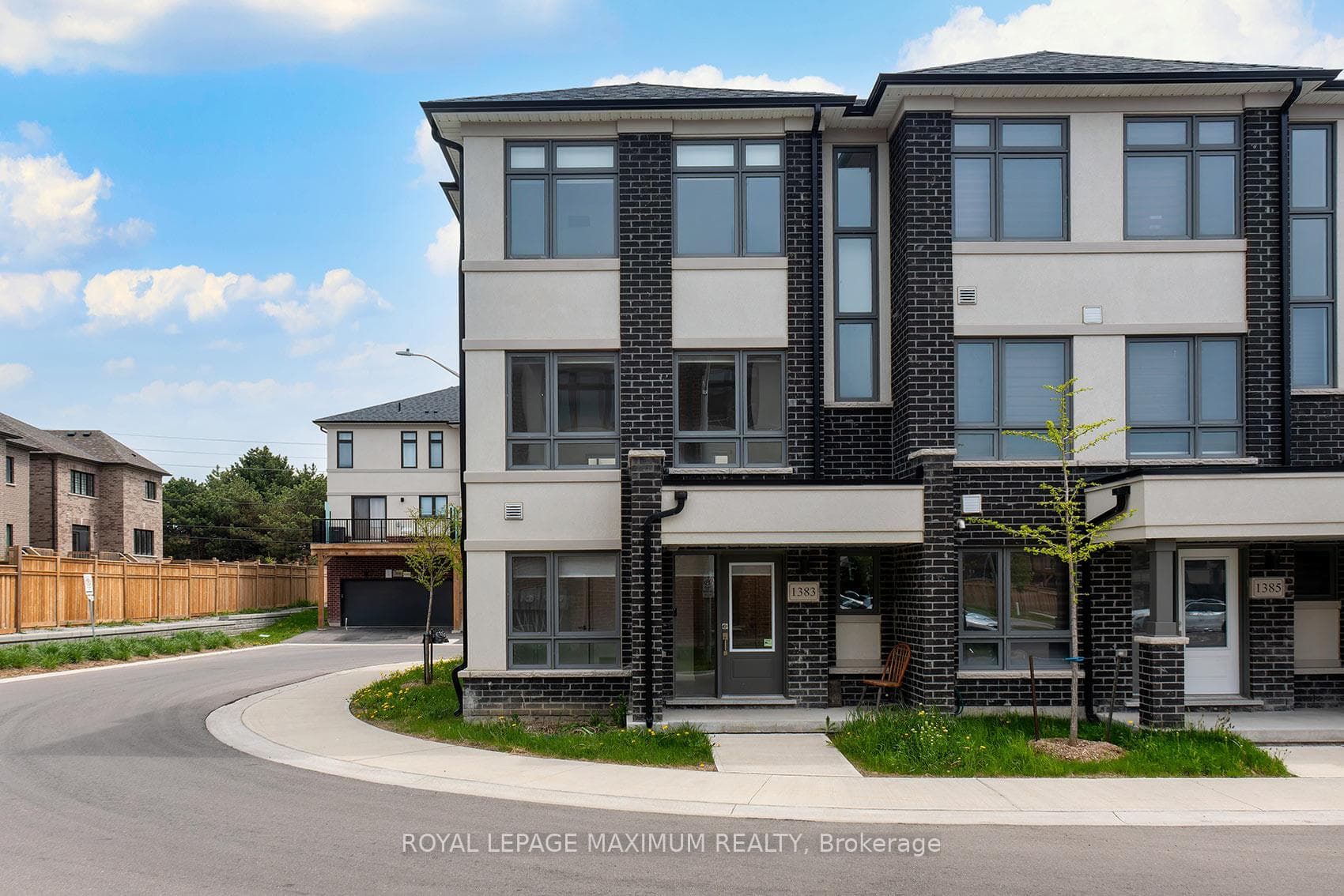 1383 Brandenton Path photo 3
