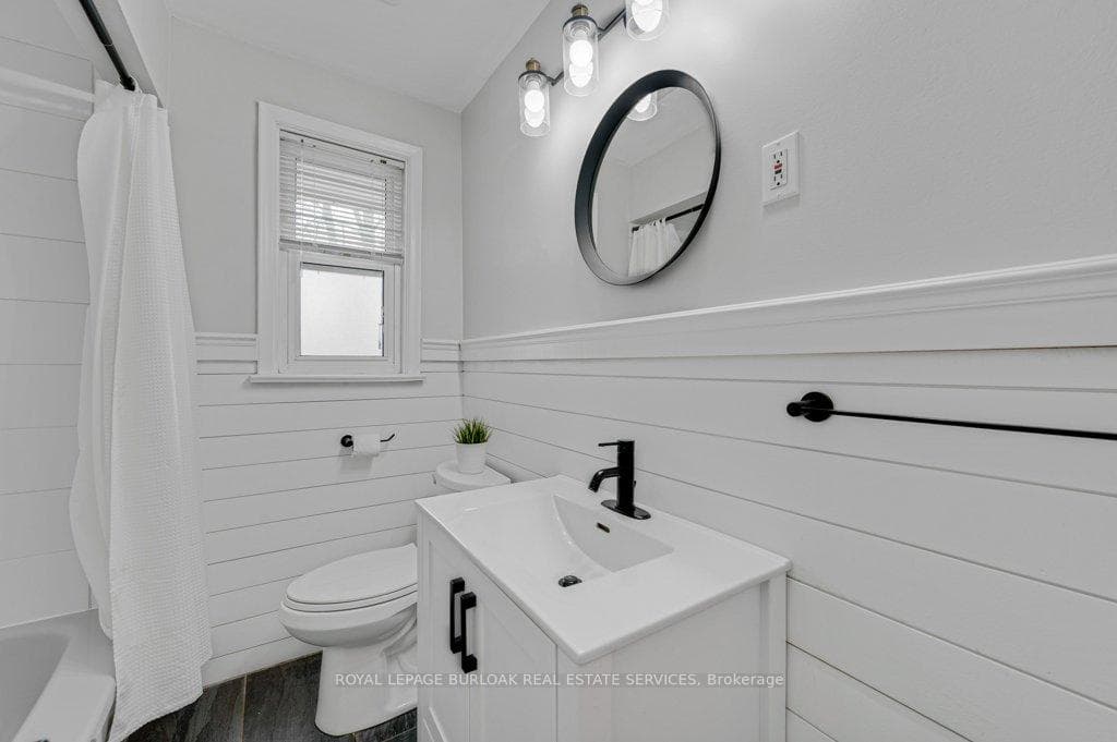 602 Stephens Crescent photo 17