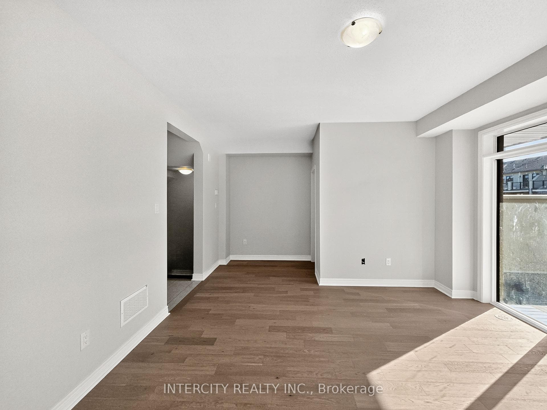 100 Grassbank Road photo 10