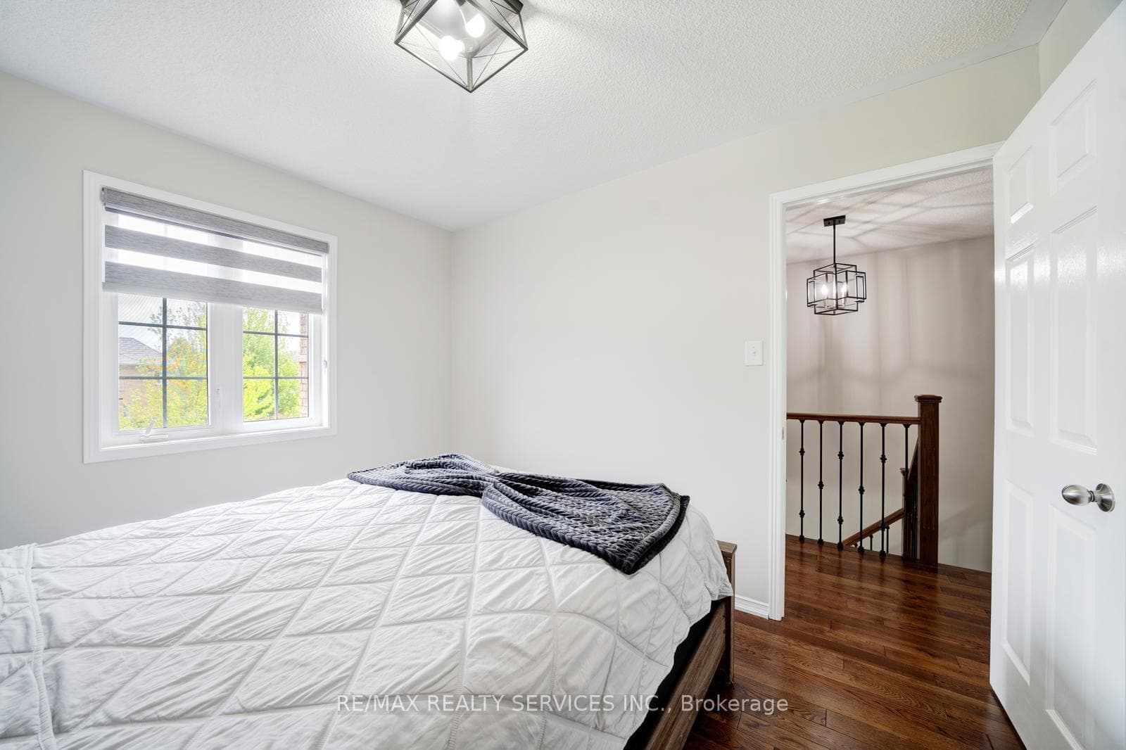 49 Woodcote Crescent photo 32