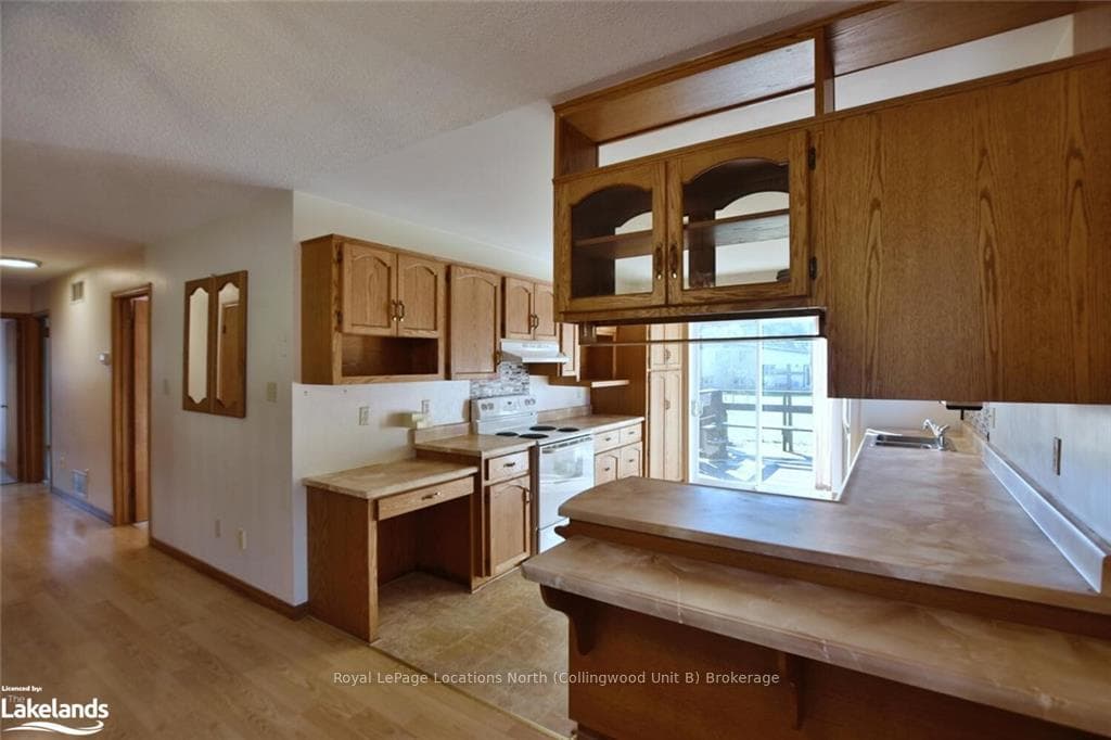 233 SIMCOE Street photo 24