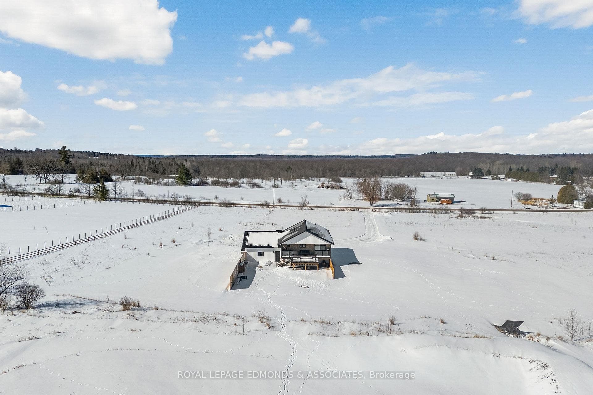 1097 Sutherland Road photo 7