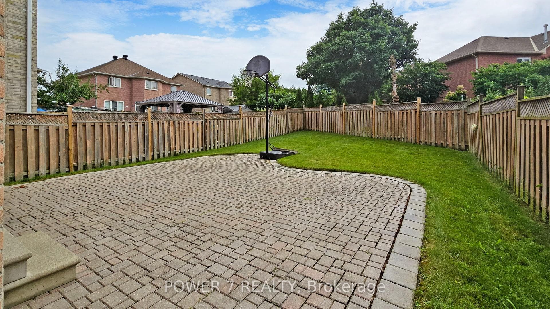 77 Houndsbrook Crescent photo 33