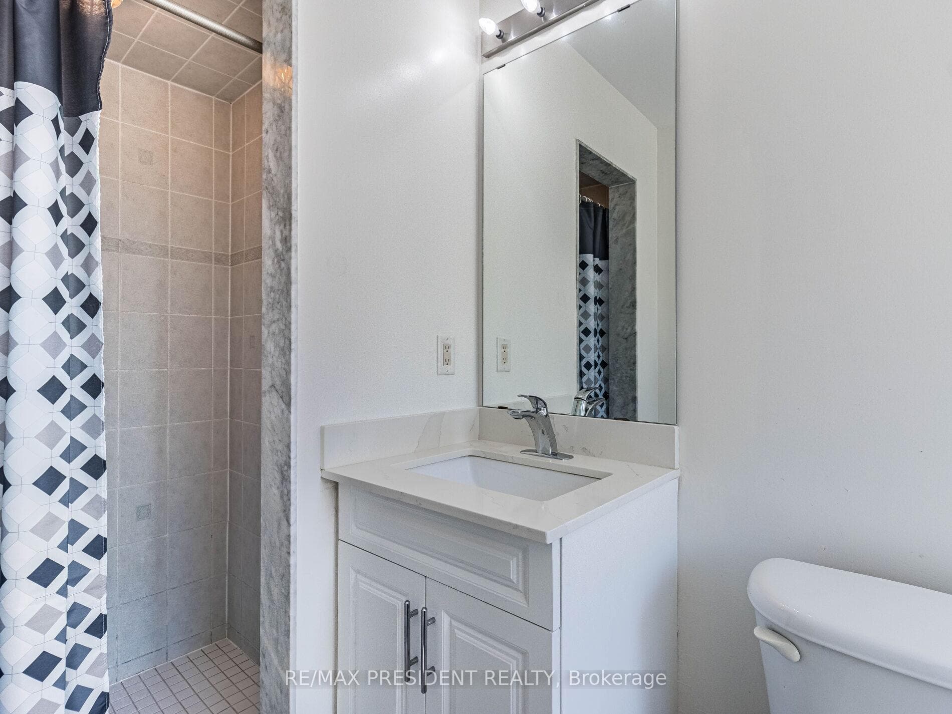 114 Calm Waters Crescent photo 17