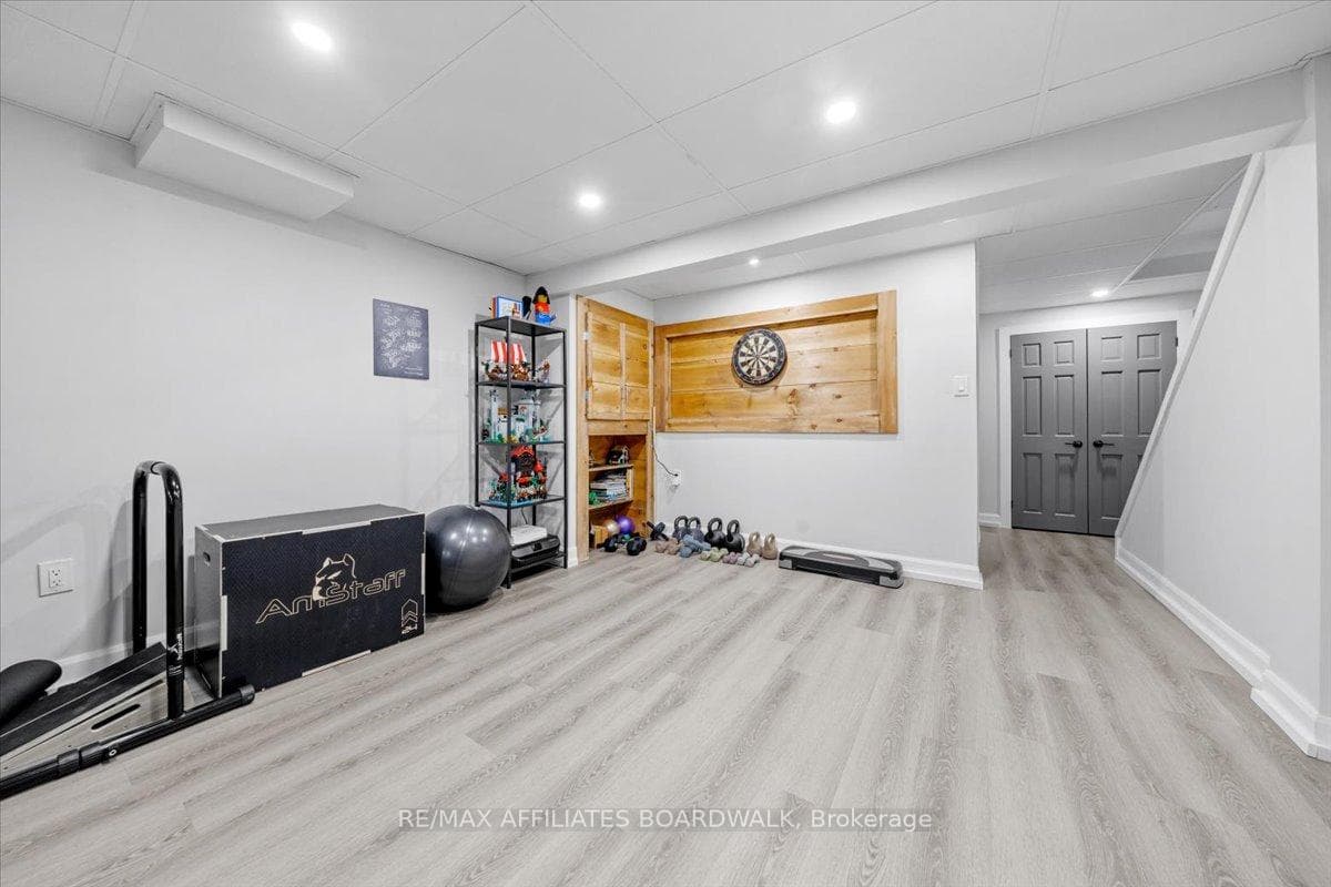 59 Soho Crescent photo 37