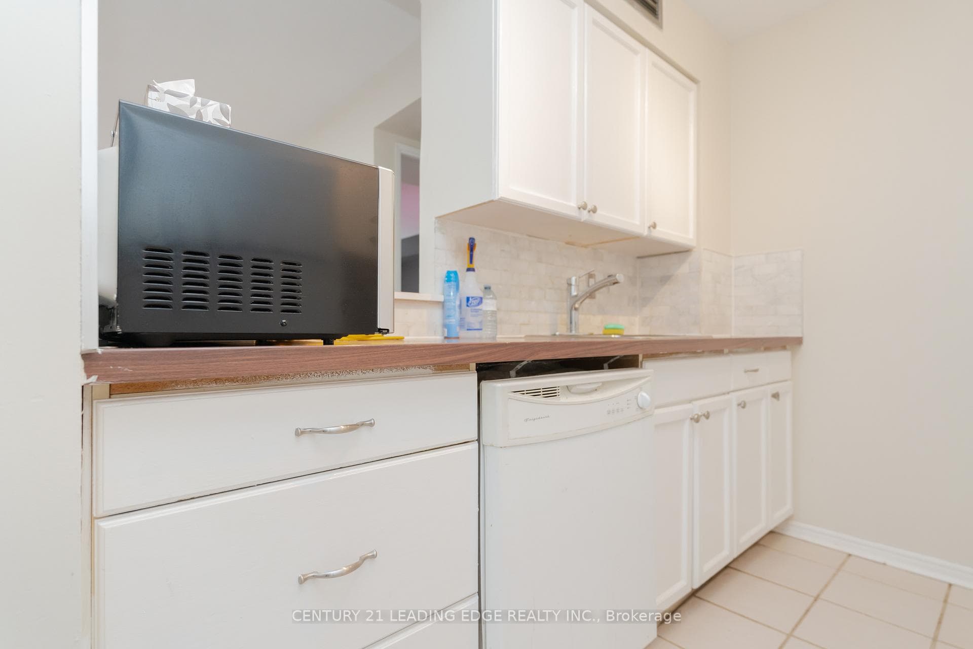 11 Thorncliffe Park Drive Unit 413 photo 12