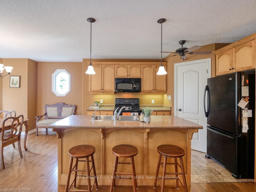 192 KINGFISHER Avenue photo 40