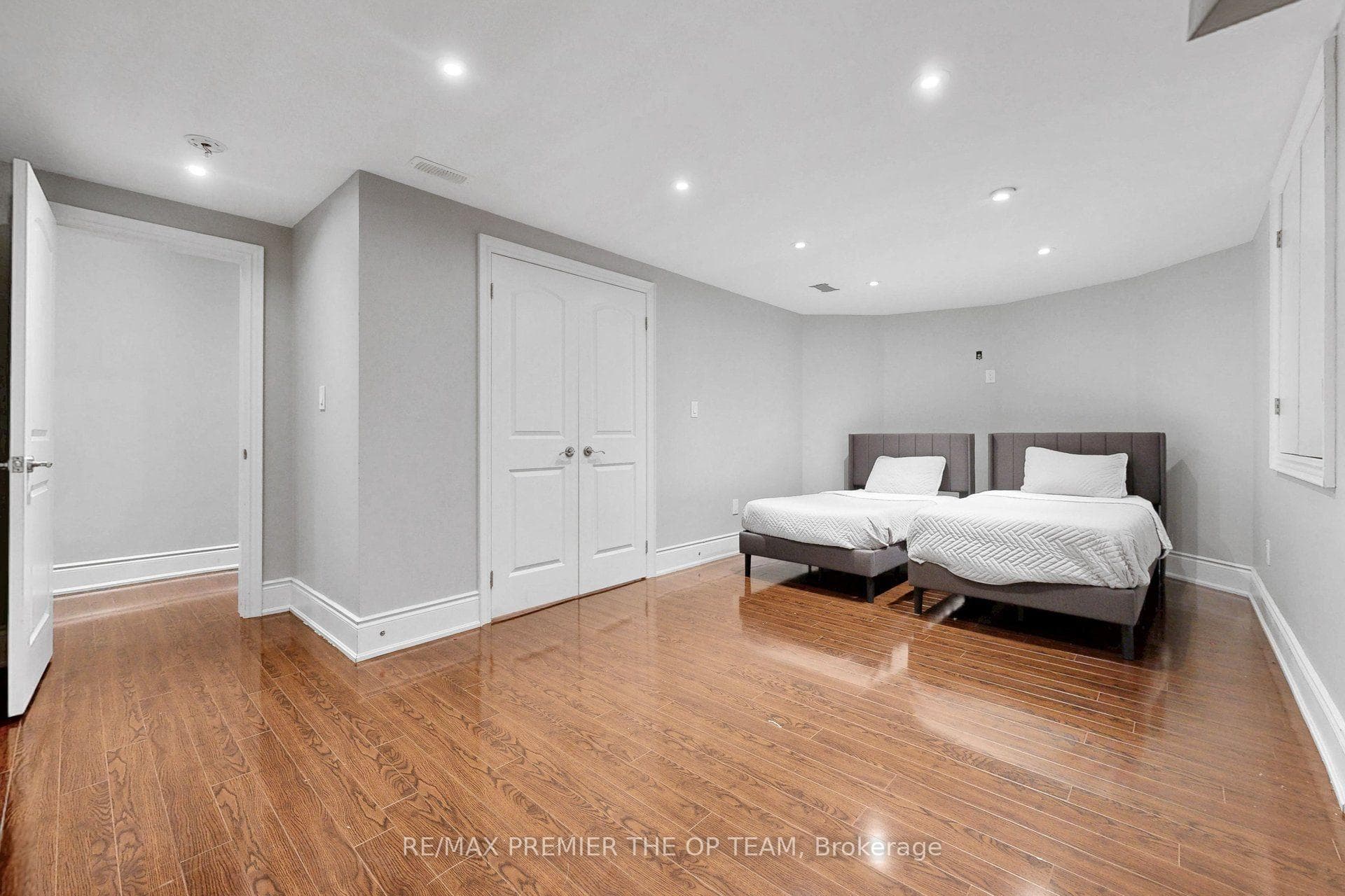 60 Chesney Crescent photo 46