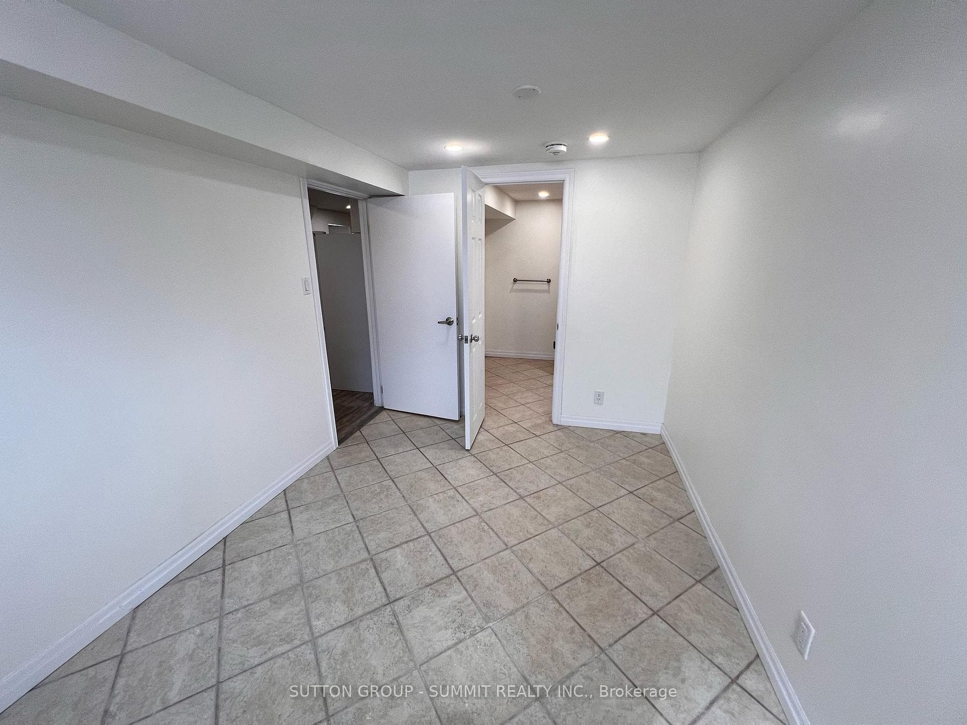 577 Oshawa Boulevard photo 11