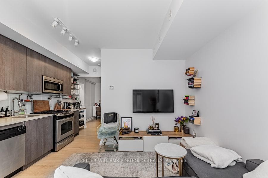 150 Broadview Avenue Unit 20 photo 6