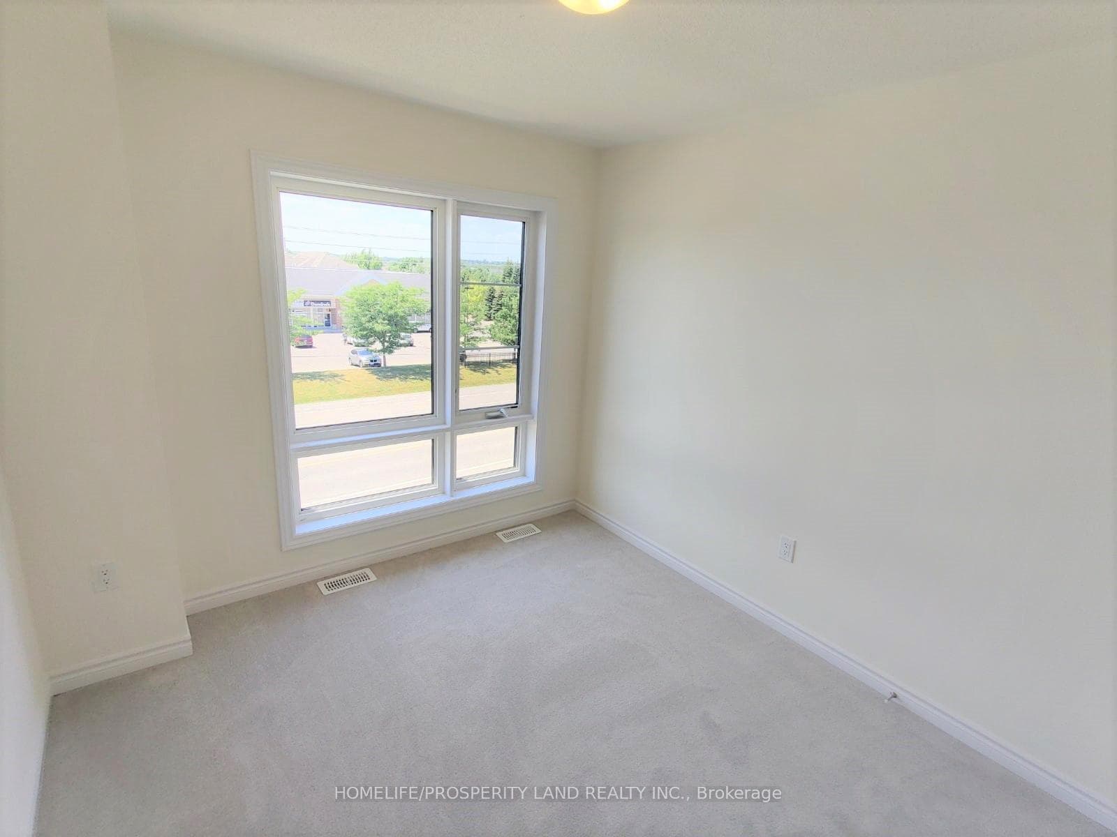 6717 Thickson Road photo 9