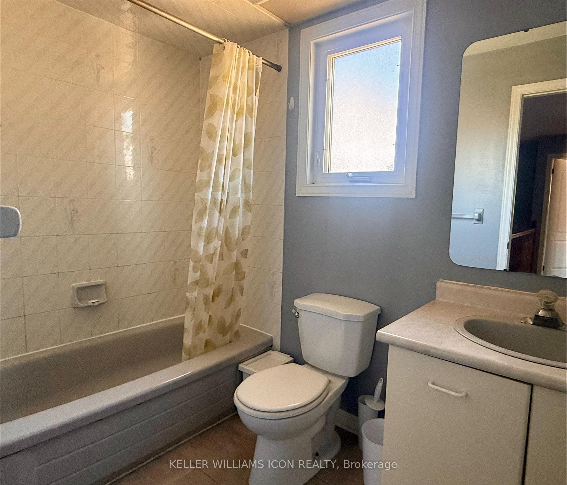 1581 Blohm Drive photo 4