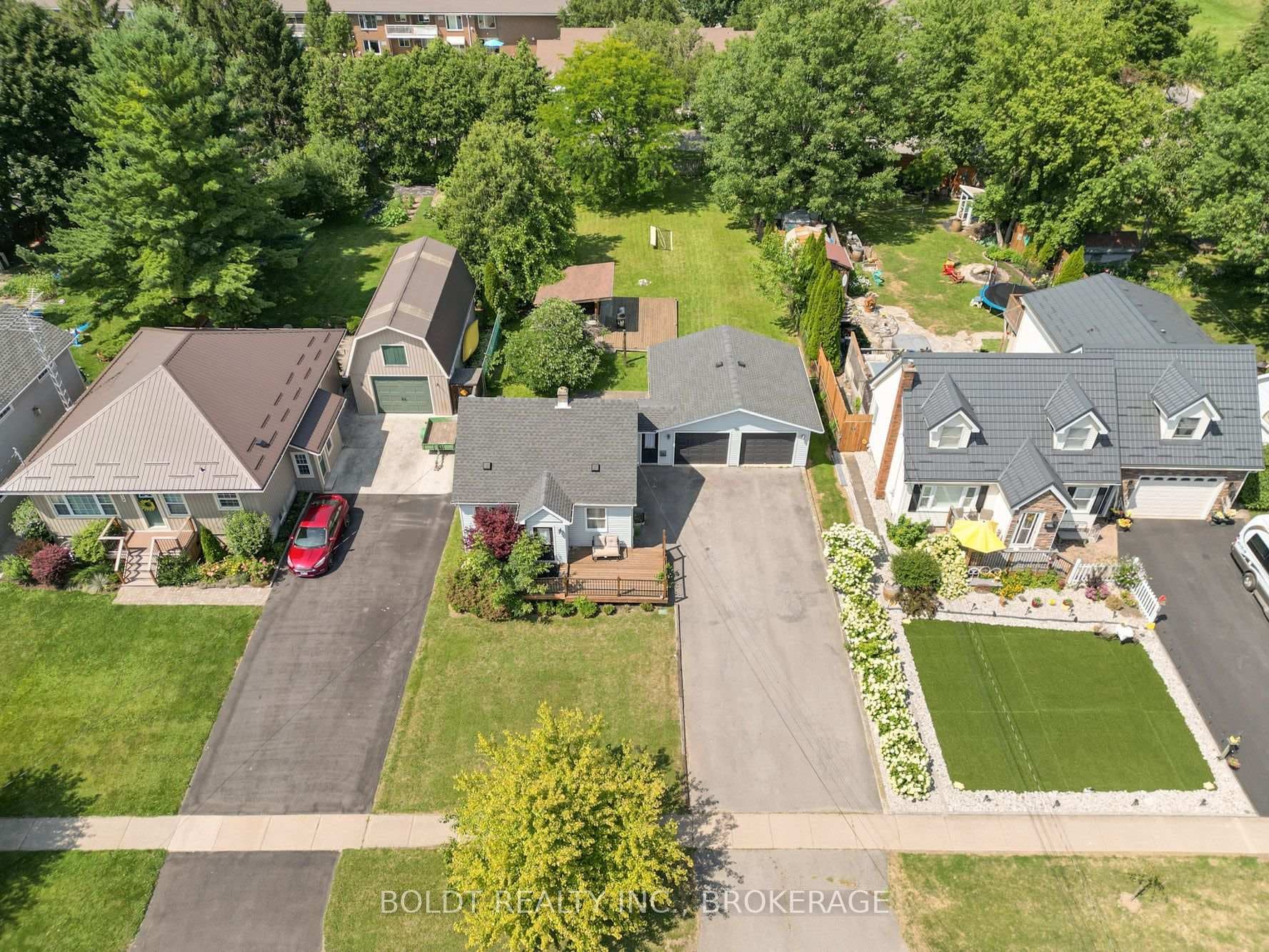 642 PENNER Road photo 1