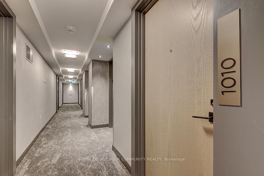 225 Village Green Square Unit 1010 photo 2