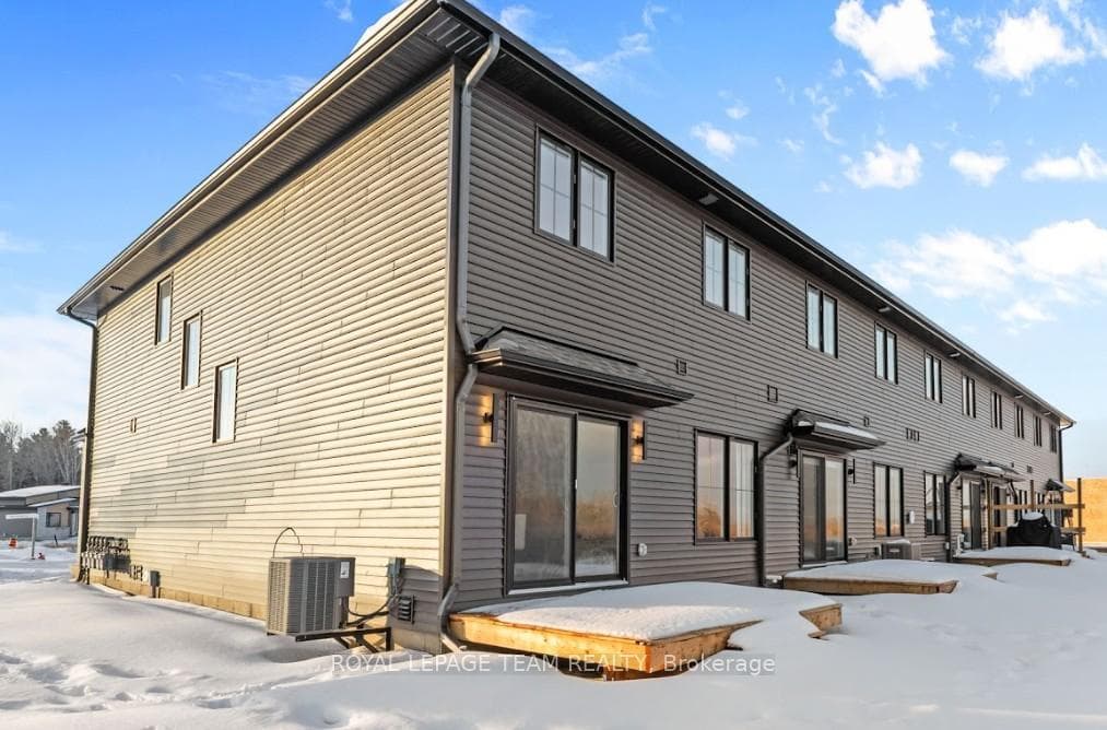 8' x 10' Rear Deck Included