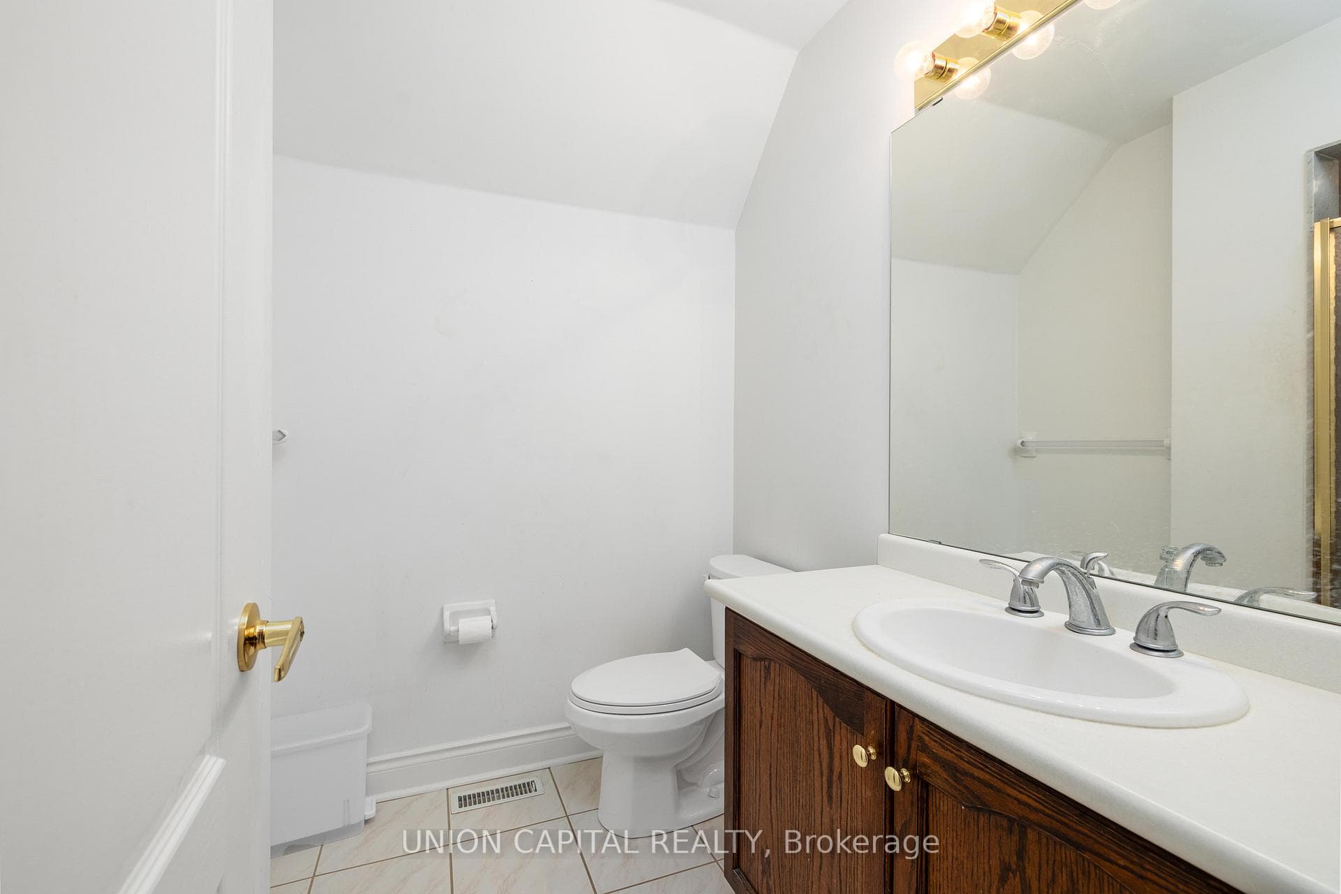 75 Langtry Place photo 30