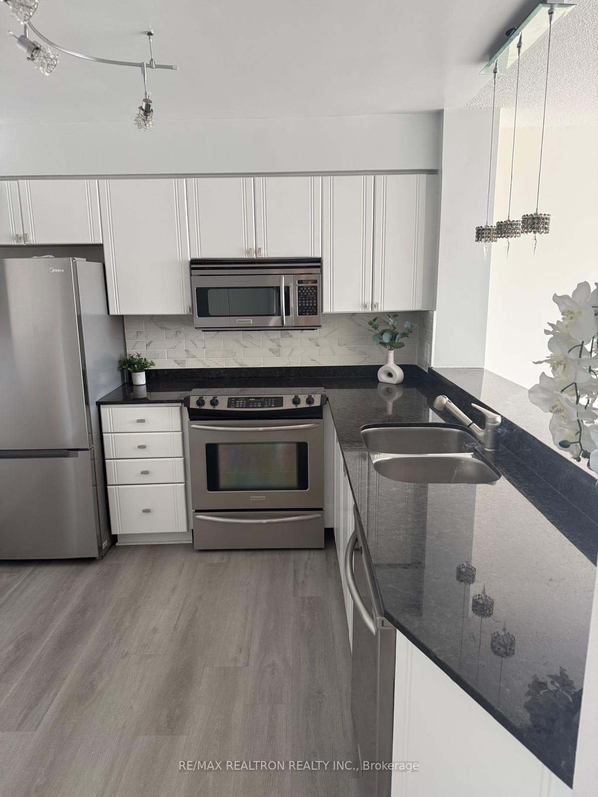 1131 Steeles Avenue Unit 407 photo 8