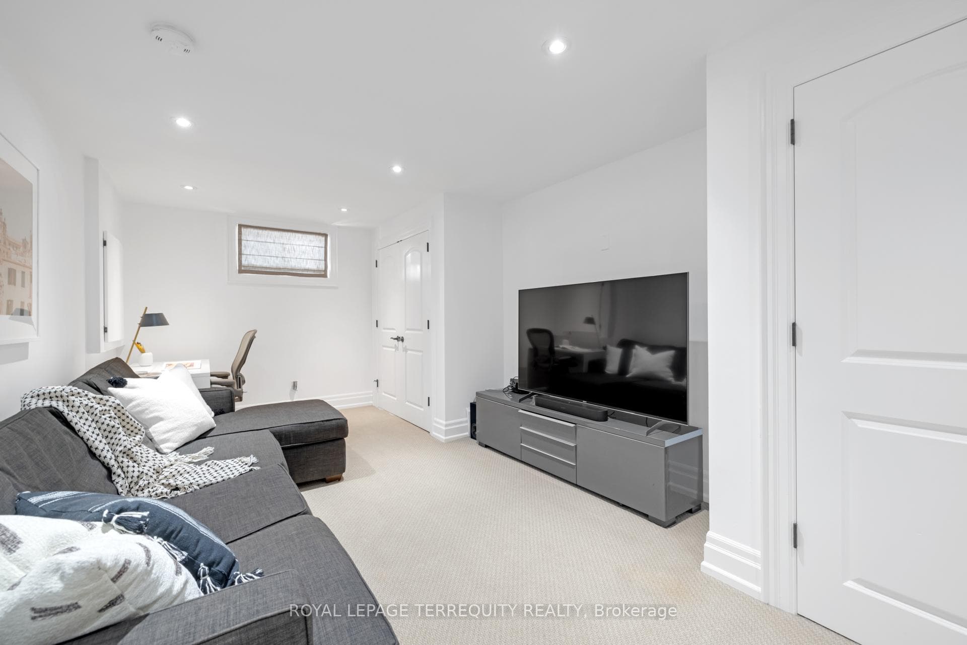 85 Grenview Boulevard photo 32