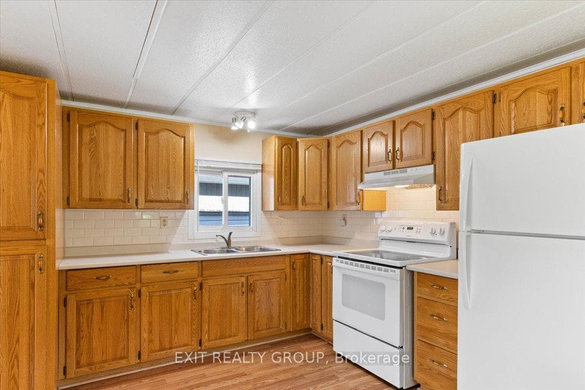 40 Linden Boulevard photo 22