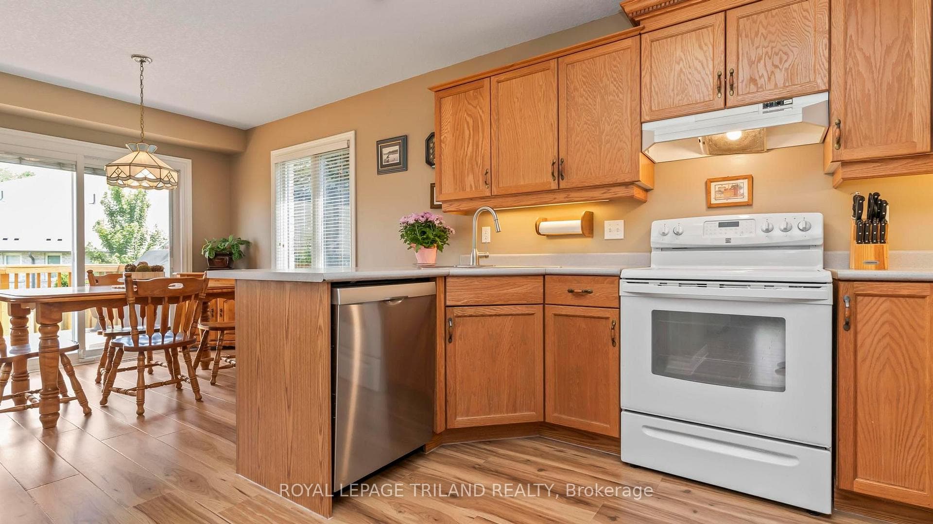 17 WINDEMERE Place photo 14