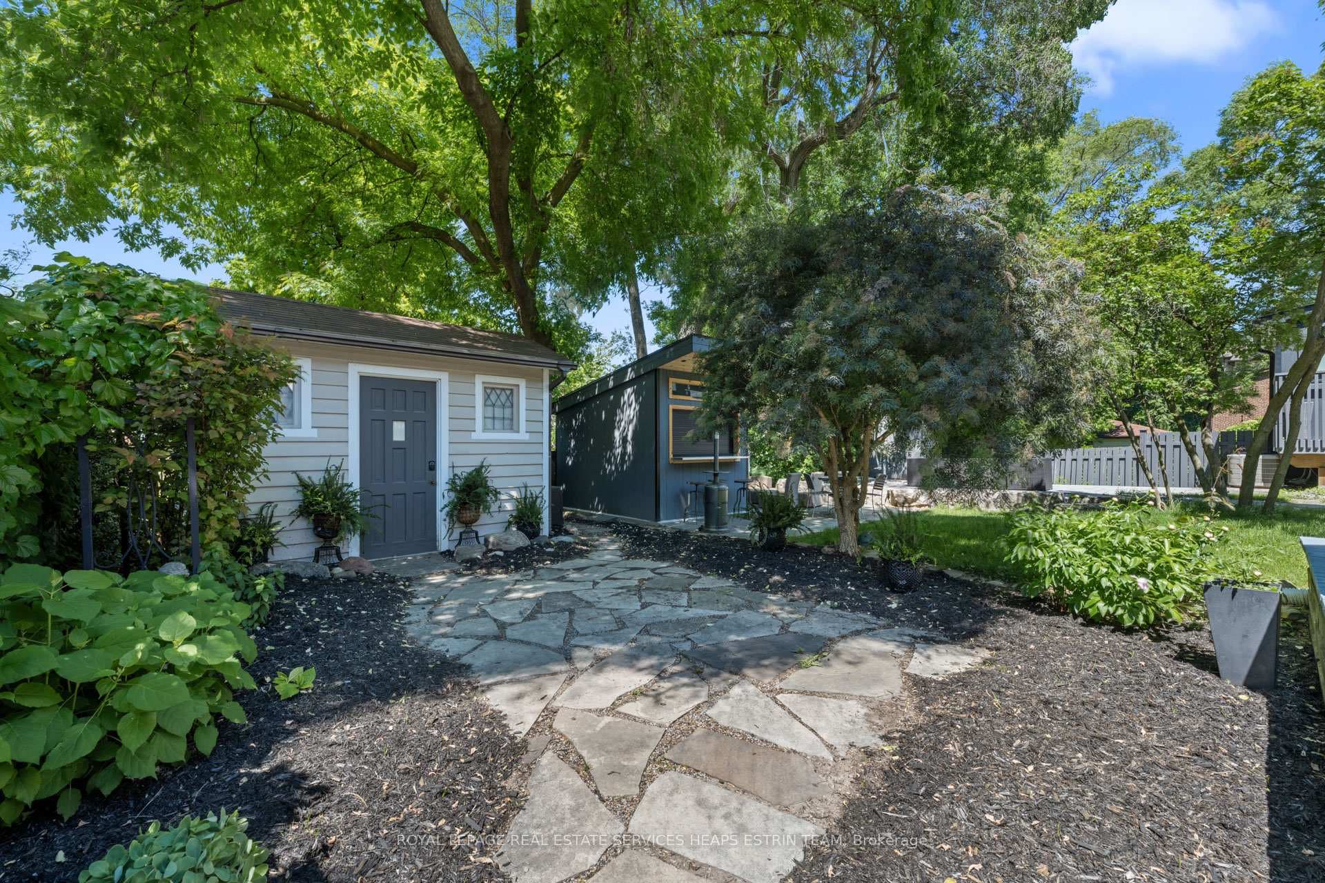 8 Fairfield Road photo 17