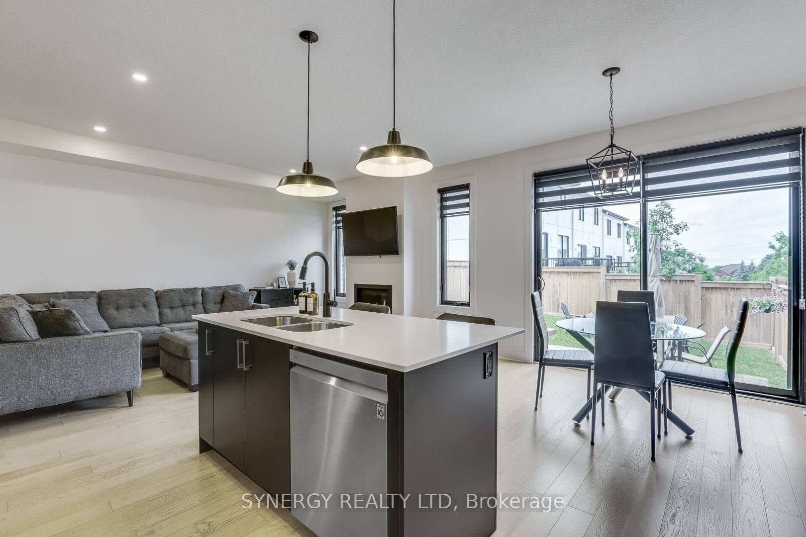 943 Upperpoint Avenue photo 19