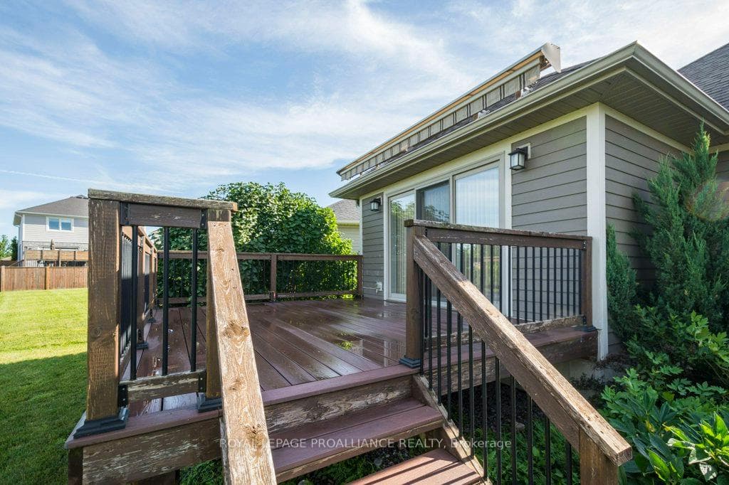 18 Tessa Boulevard photo 28