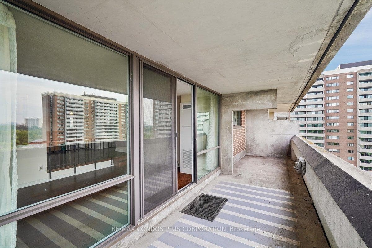 250 Scarlett Road Unit 1307 photo 9