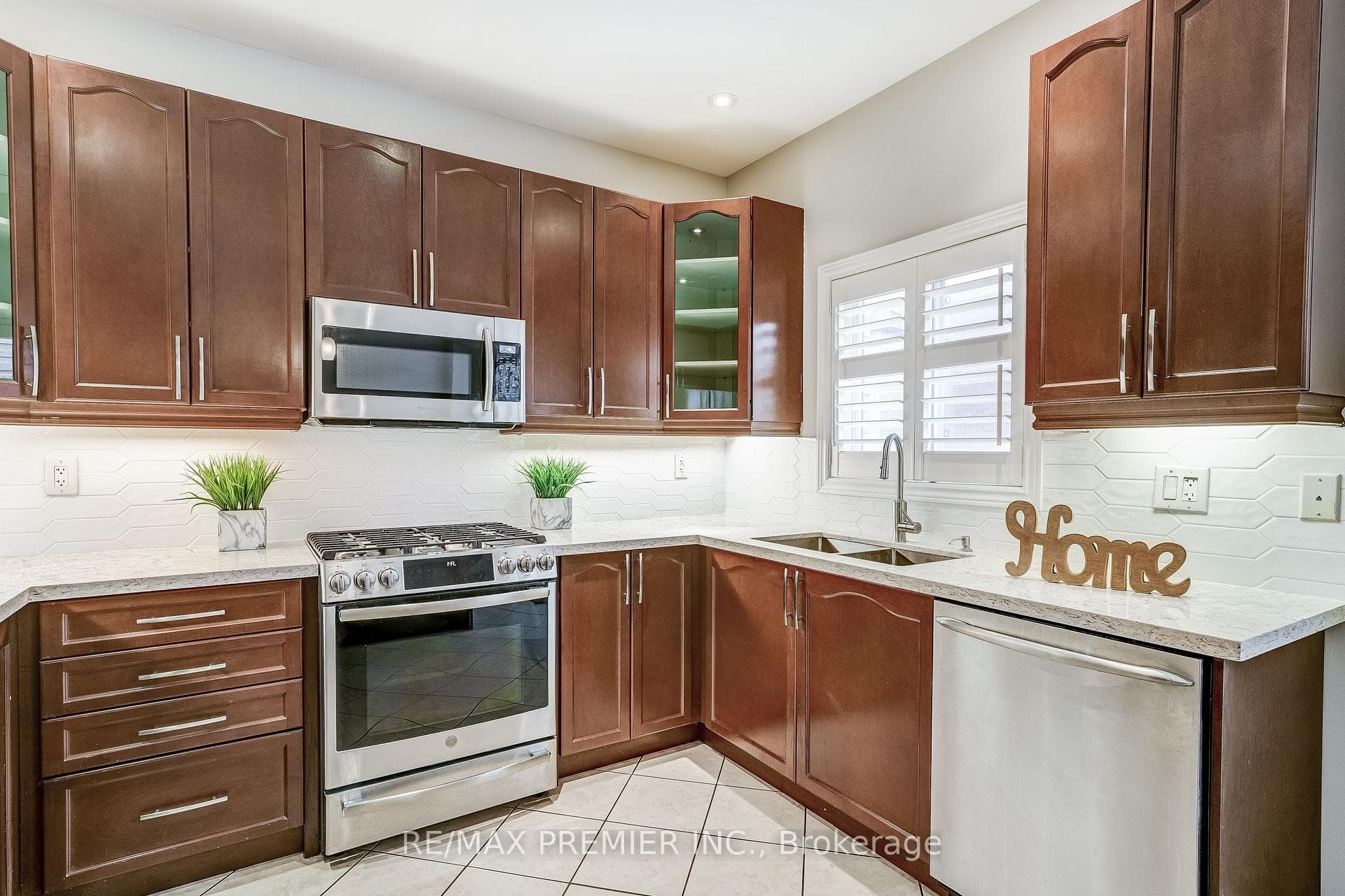 7 Alice Springs Crescent photo 18
