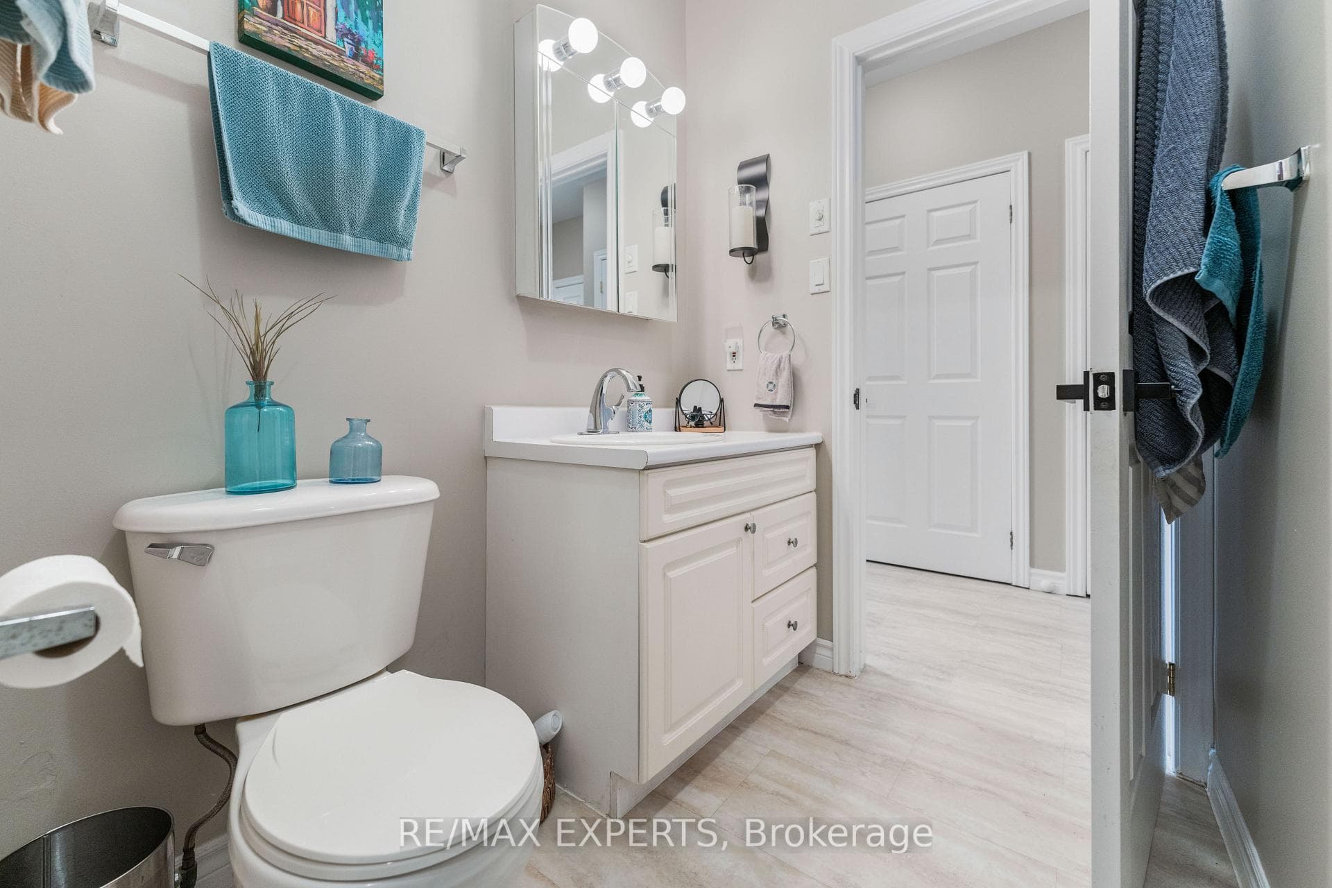 608 Simcoe Street Unit 19 photo 20