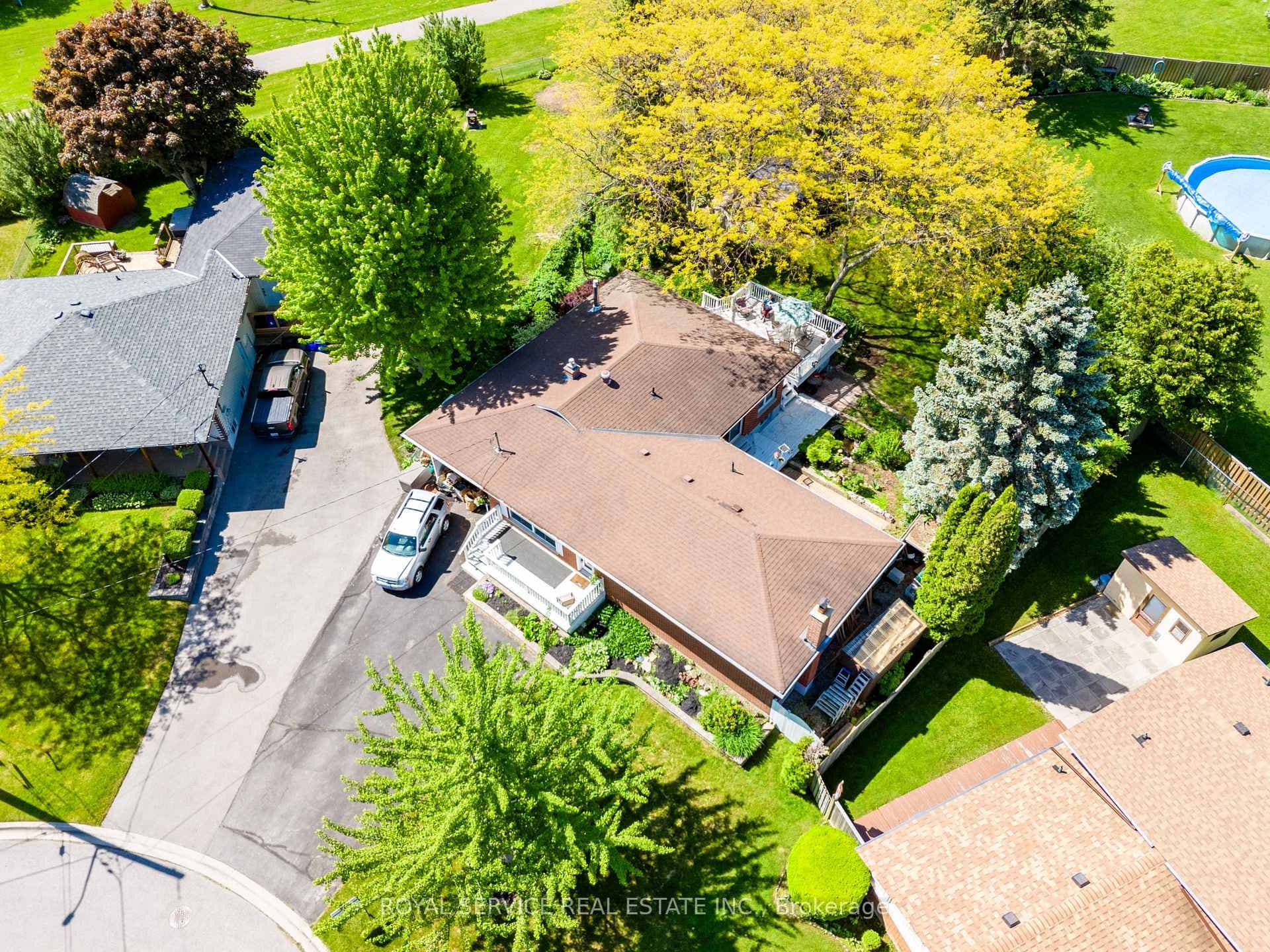 664 Hayden Crescent photo 33